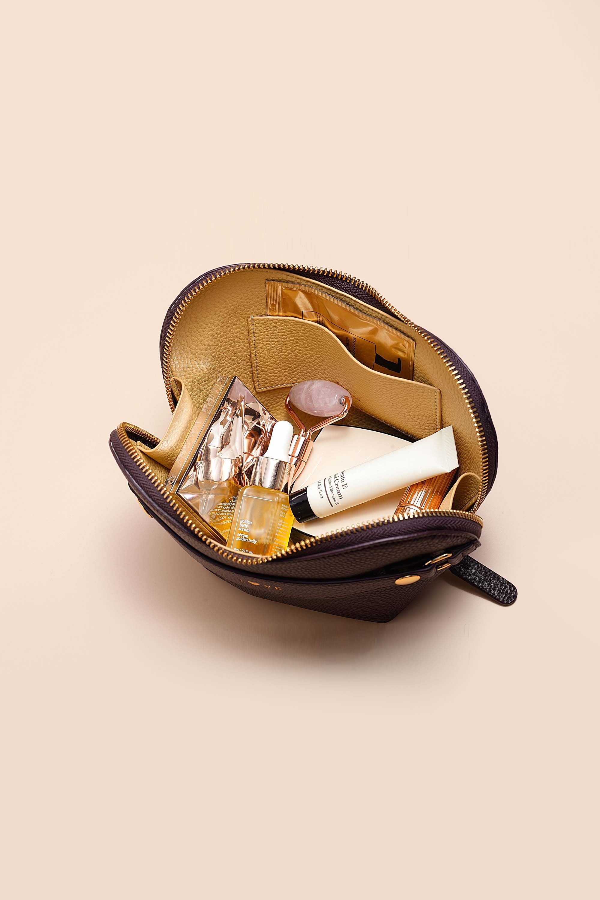 OLEADA NYC Apparel and Accessories > Women > Small Leather Goods > Leather Case Le Cœur Set