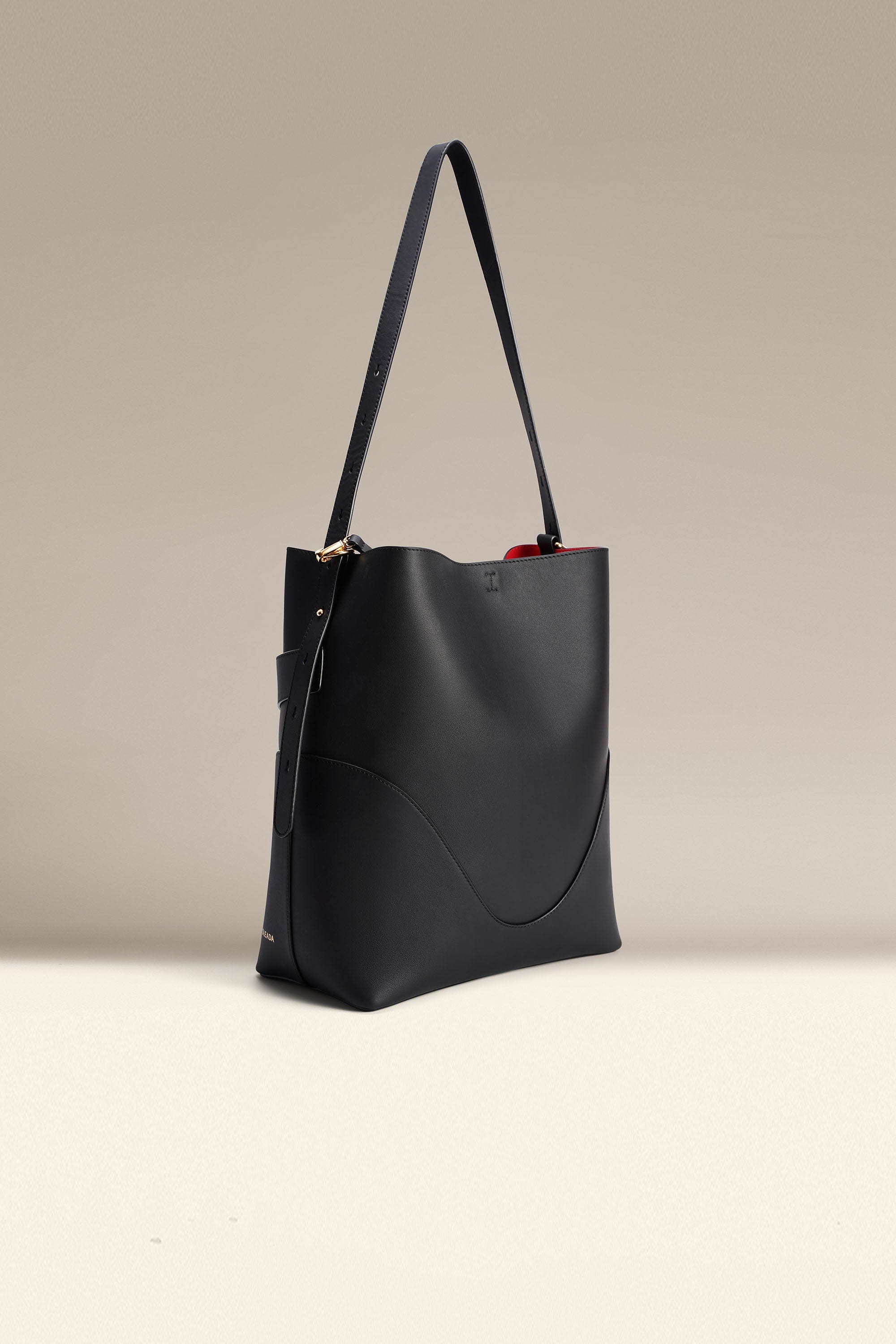 OLEADA NYC Bucket Bag > Leather Tote Bag For Women > Large Capacity Handbag > Convertible To Shoulder Bag > stylish 14 inch laptop bag Color_Onyx Marina Soft Bucket Leather