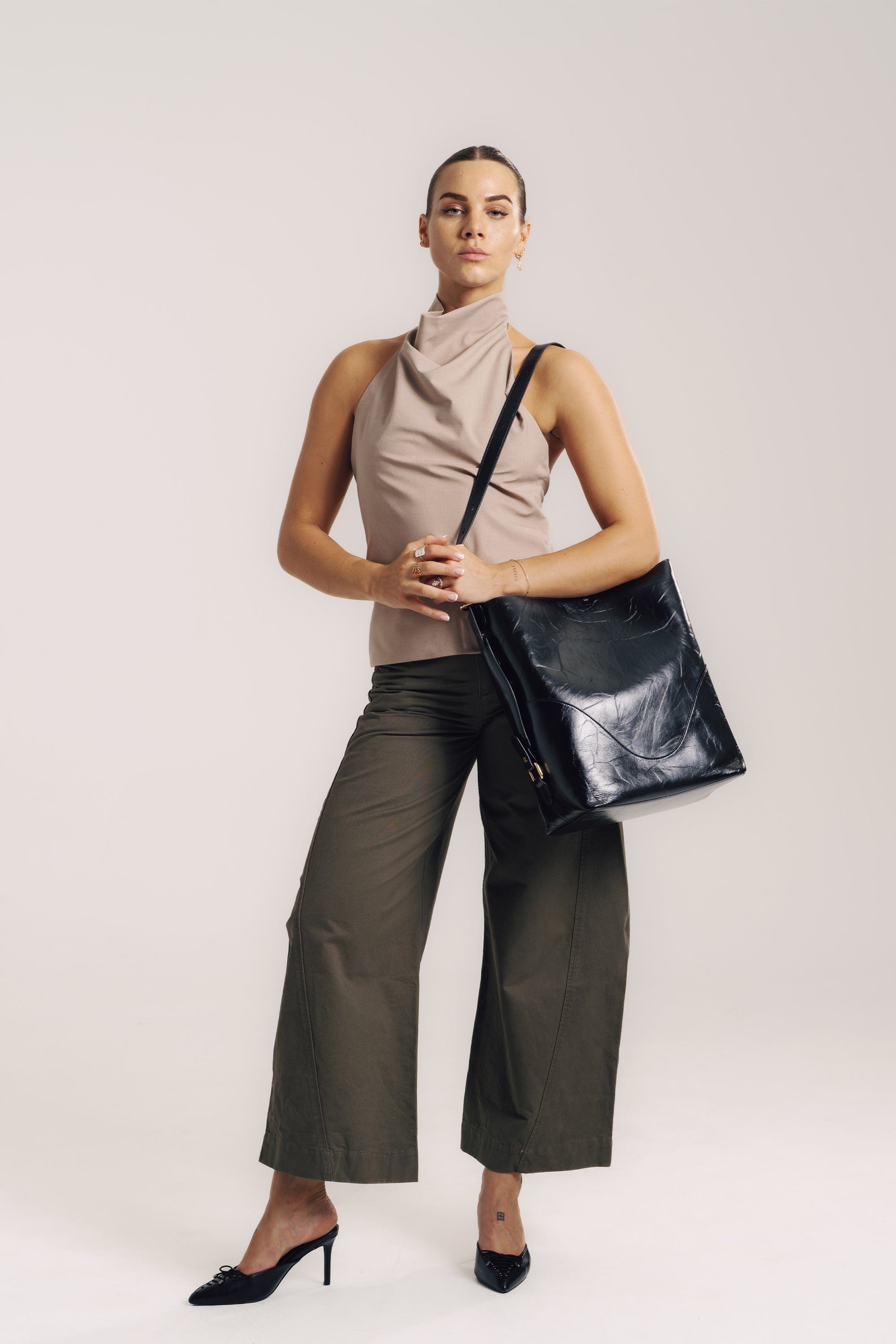 OLEADA NYC Bucket Bag > Leather Tote Bag For Women > Large Capacity Handbag > Convertible To Shoulder Bag > stylish 14 inch laptop bag Marina Soft Bucket