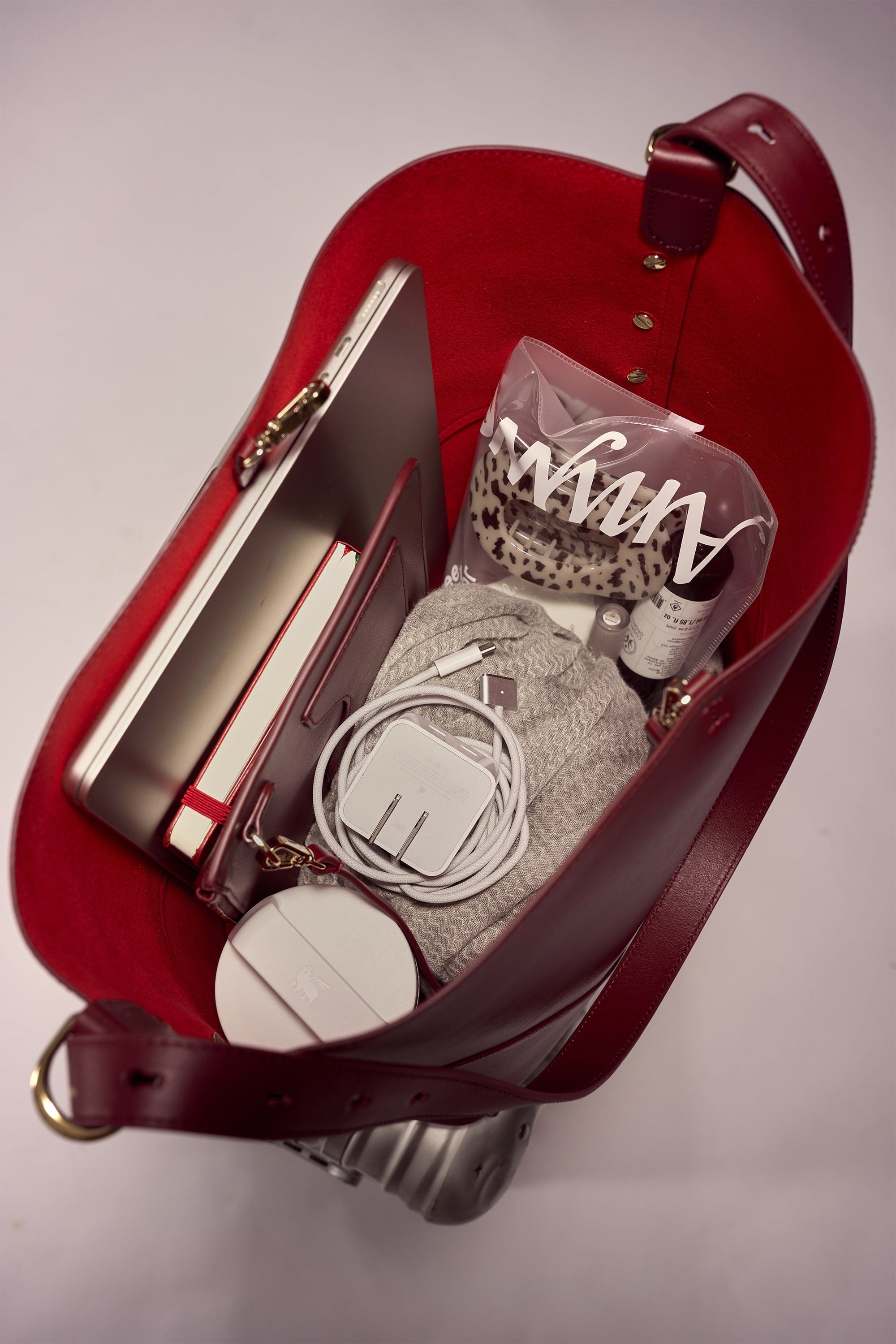 OLEADA NYC Bucket Bag > Leather Tote Bag For Women > Large Capacity Handbag > Convertible To Shoulder Bag > stylish 14 inch laptop bag Marina Soft Bucket