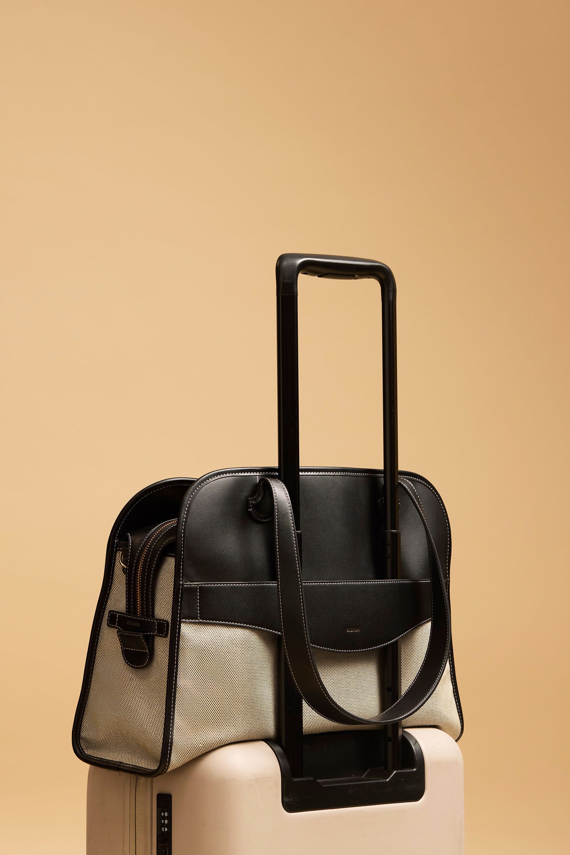 OLEADA NYC Women Work Bag > Leather Bag > Top Handle Handbag > Large Business Satchel > Fits Up To 16'' Laptops> Coast Portfolio Satchel