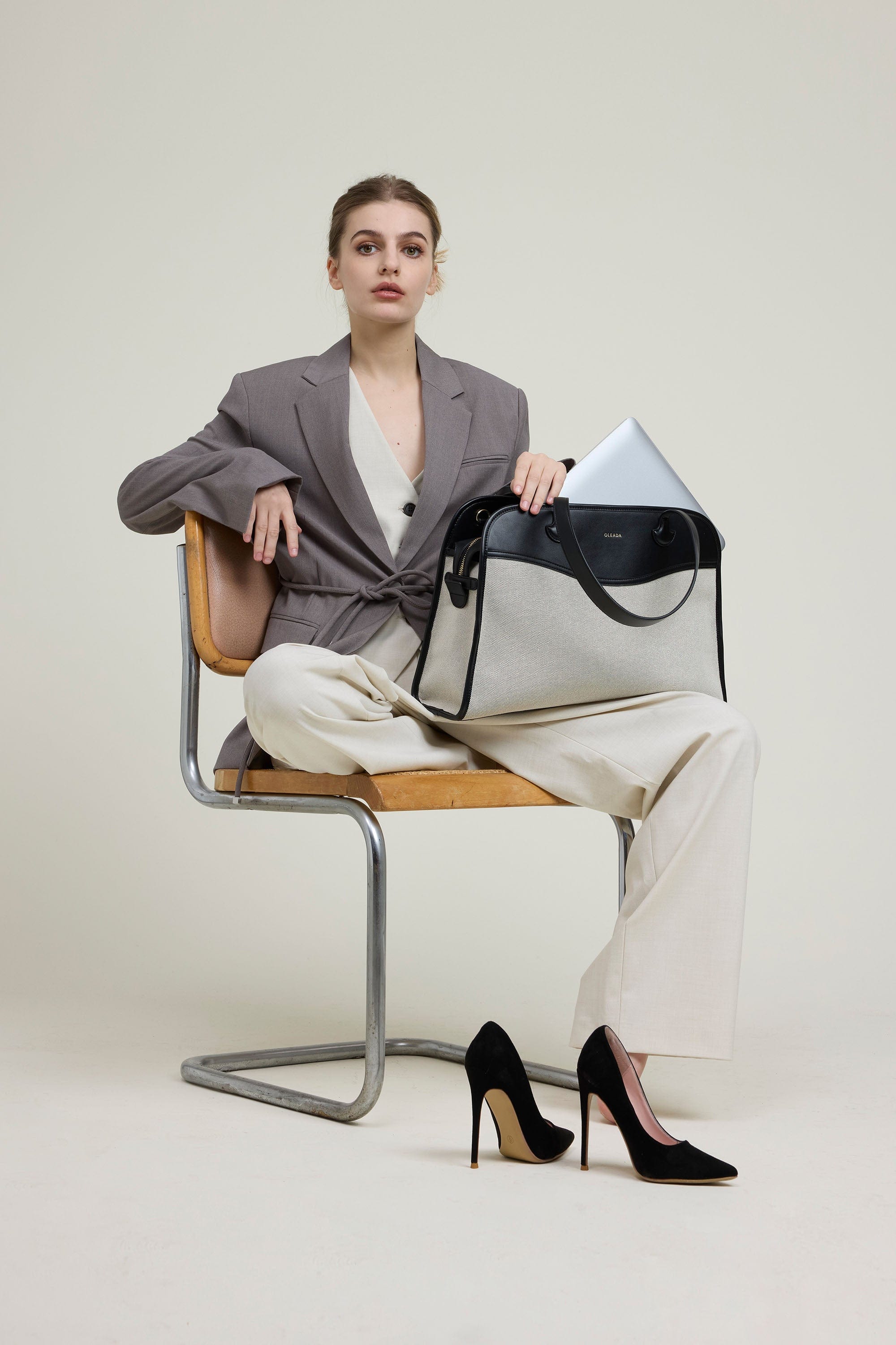 OLEADA NYC Women Work Bag > Leather Bag > Top Handle Handbag > Large Business Satchel > Fits Up To 16'' Laptops> Coast Portfolio Satchel