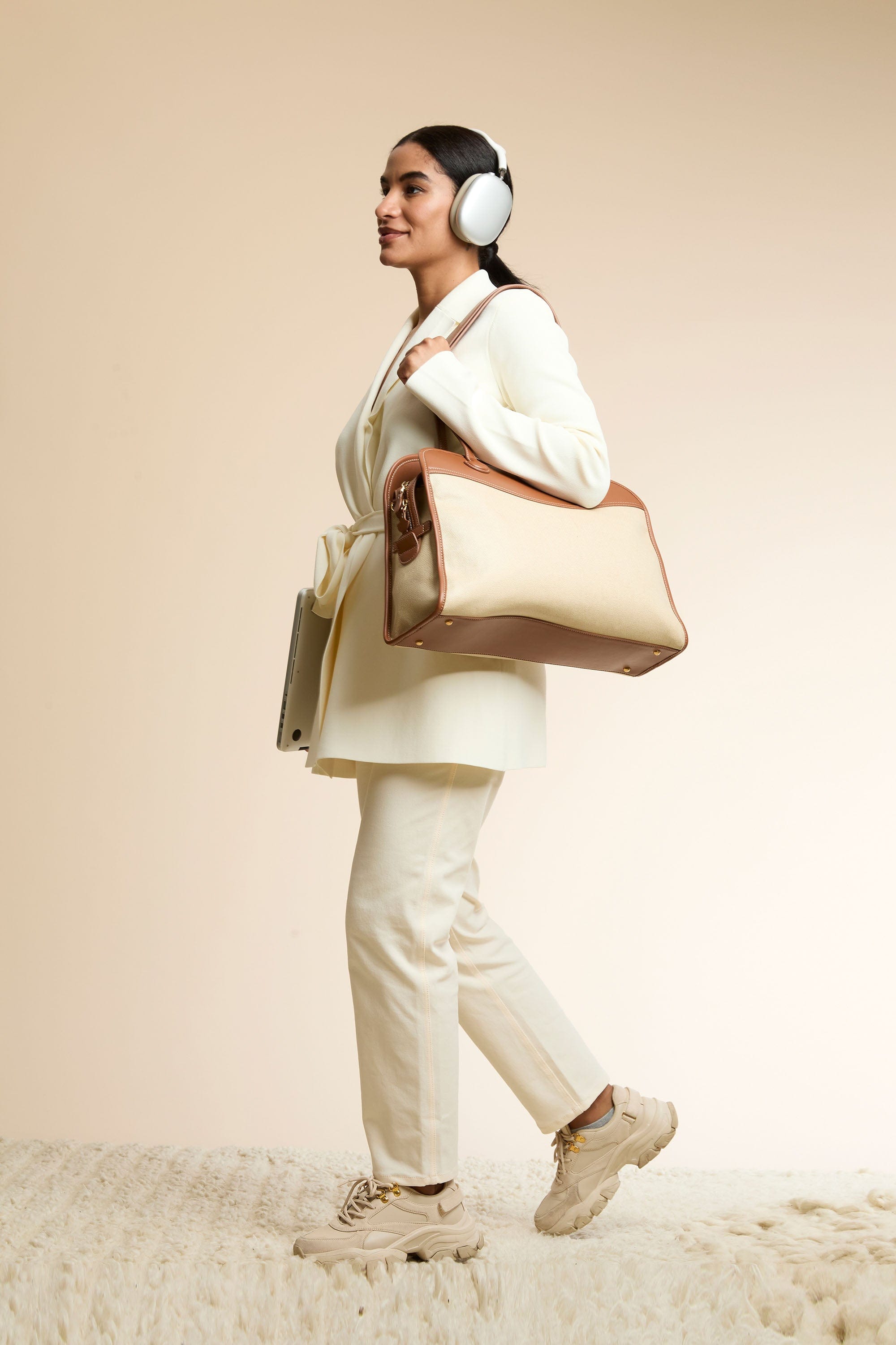 OLEADA NYC Women Work Bag > Leather Bag > Top Handle Handbag > Large Business Satchel > Fits Up To 16'' Laptops> Coast Portfolio Satchel