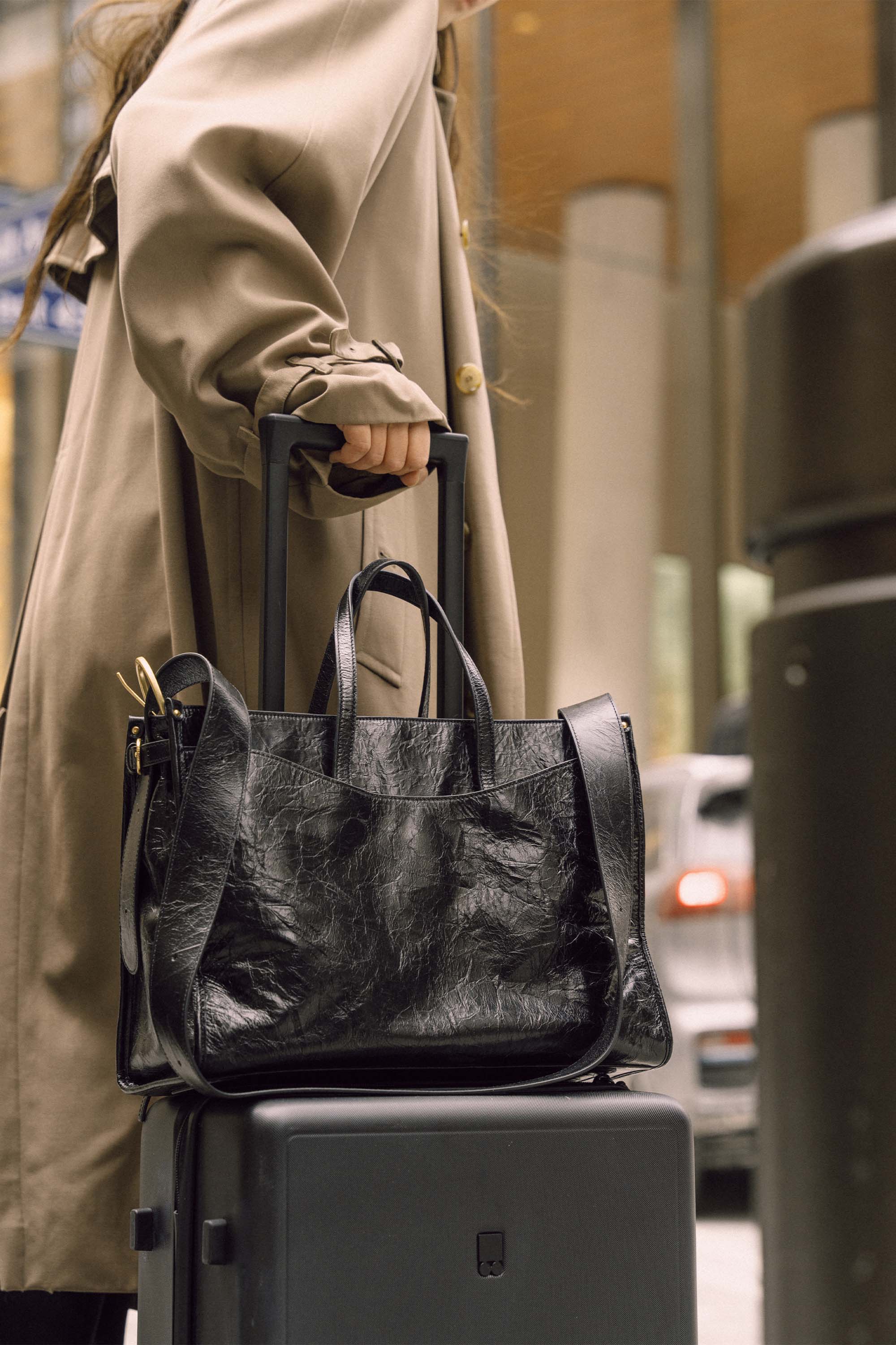 OLEADA NYC Work Tote Bag > Leather Work Tote For Women > Large Capacity Bag > 16 Inch Laptop Bag > Convertible To Shoulder Bag Reverie Tote