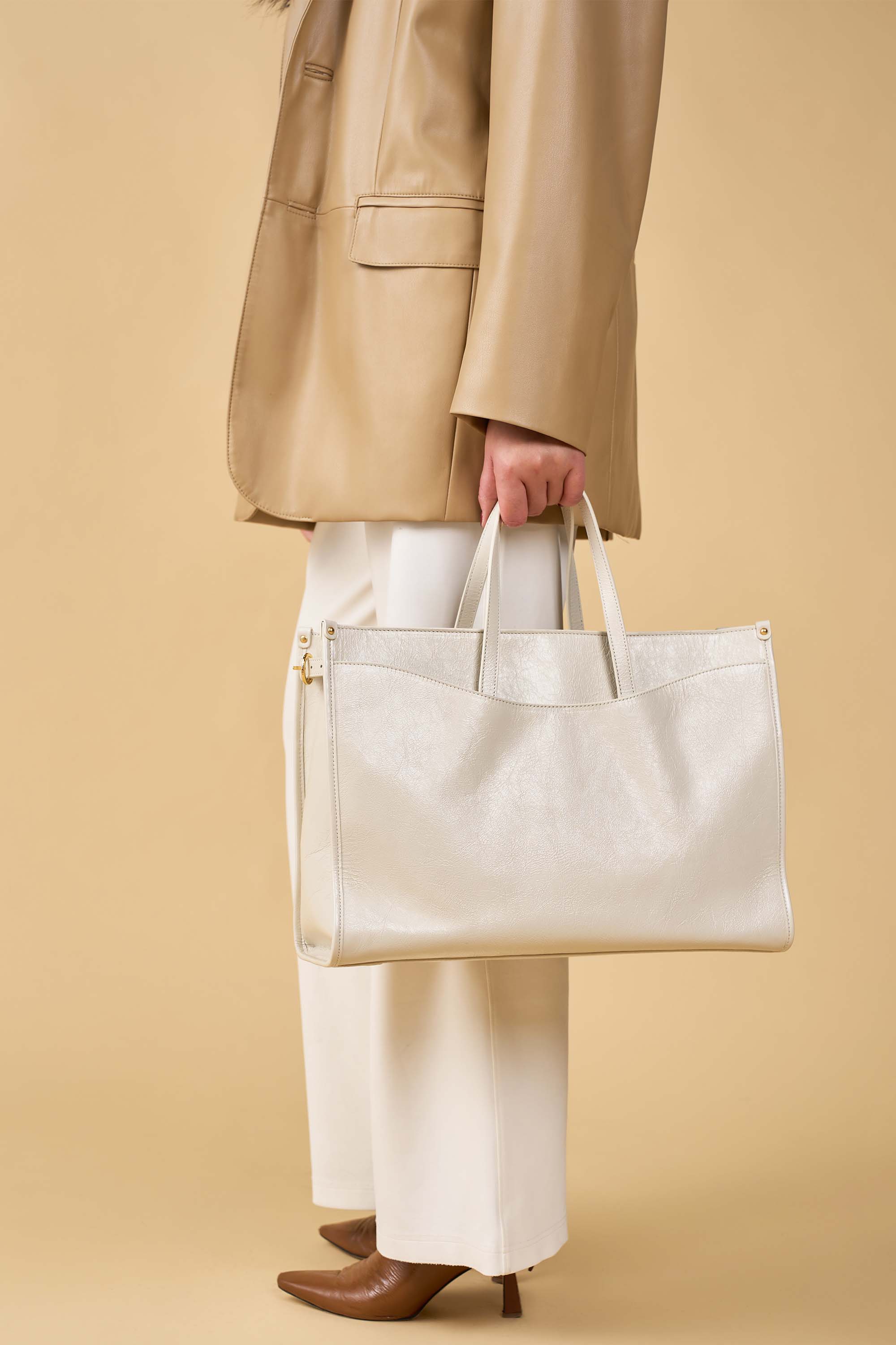 OLEADA NYC Work Tote Bag > Leather Work Tote For Women > Large Capacity Bag > 16 Inch Laptop Bag > Convertible To Shoulder Bag Reverie Tote