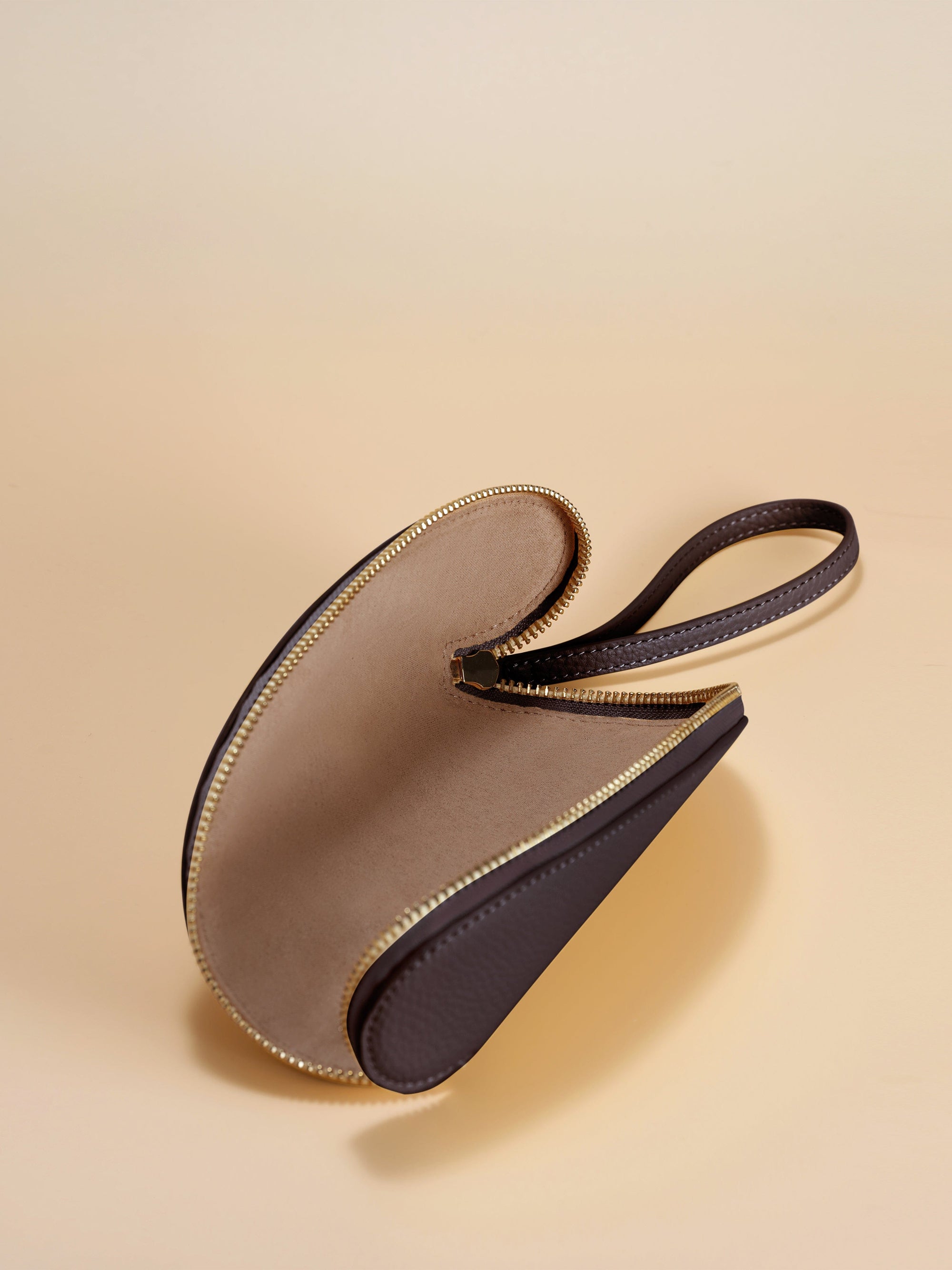 OLEADA Apparel and Accessories > Women > Small Leather Goods > Leather Glasses Case Jet-set Glasses Case