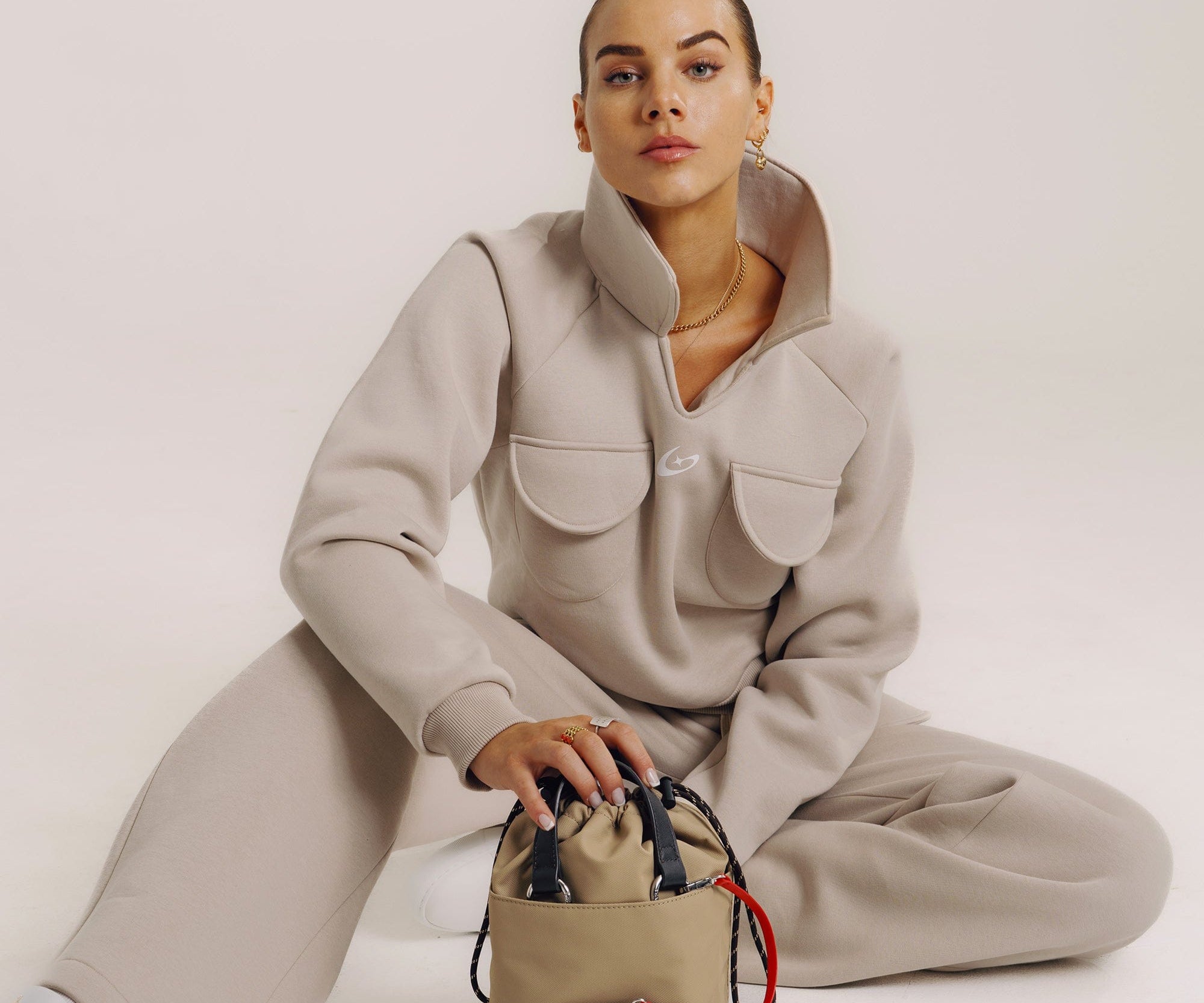 OLEADA NYC Apparel and Accessories > Women > Small Leather Goods > Leather Cardholder Color_Abu Dhabi AnyBucket