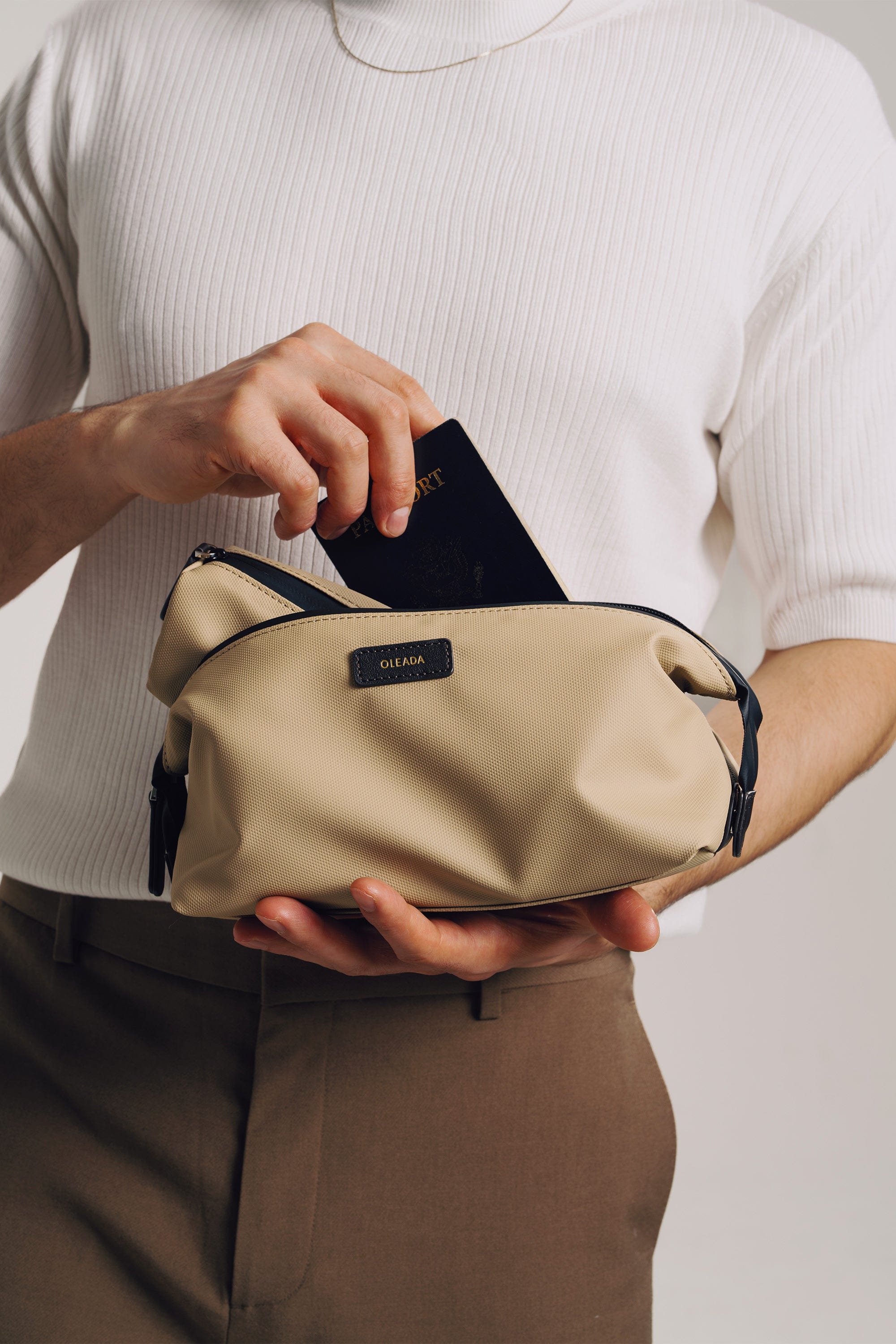 OLEADA NYC Apparel and Accessories > Women > Small Leather Goods > Leather Cardholder Color_Abu Dhabi AnyToiletrySet