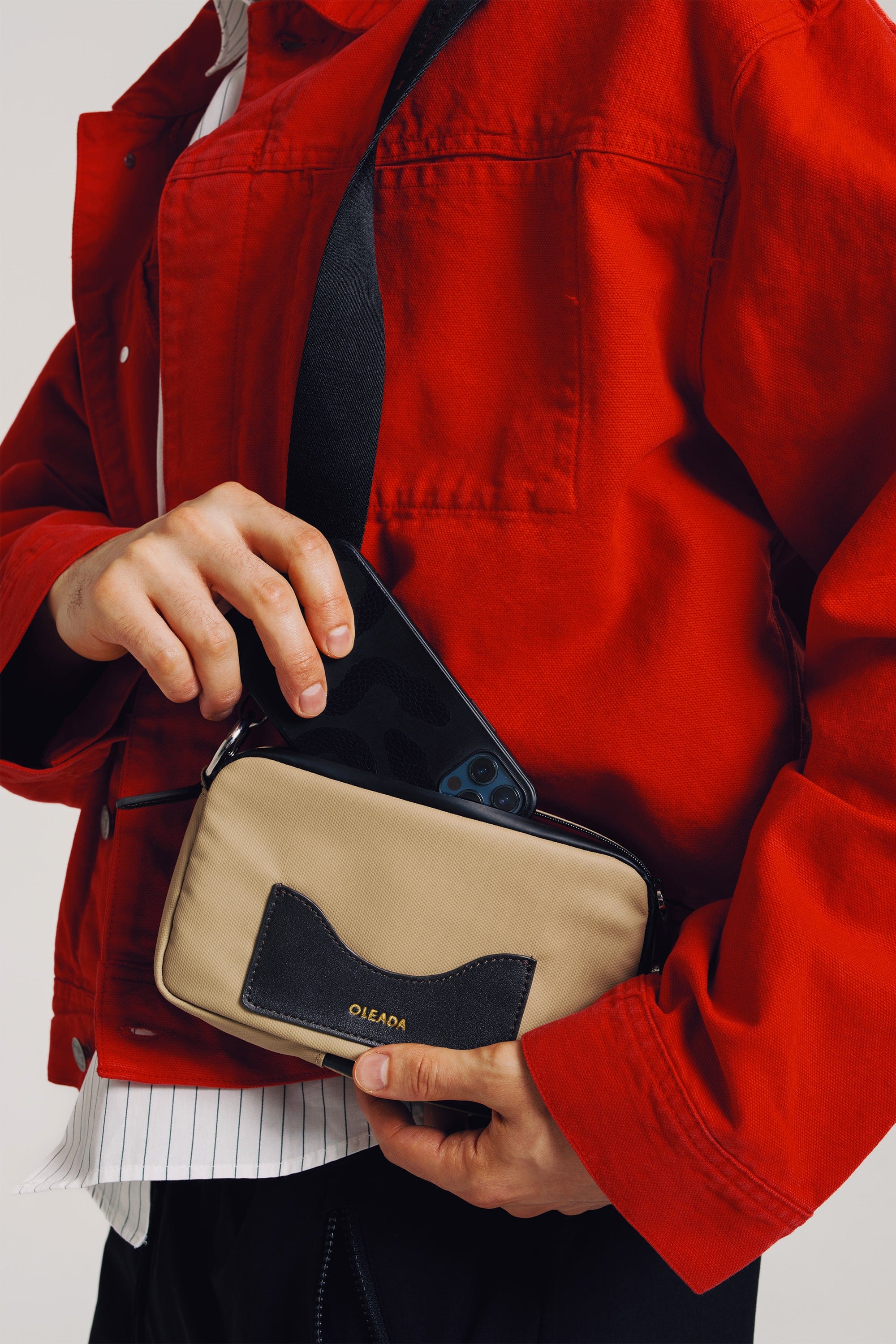 OLEADA NYC Apparel and Accessories > Women > Small Leather Goods > Leather Cardholder Color_Abu Dhabi AnywWear AnyPack