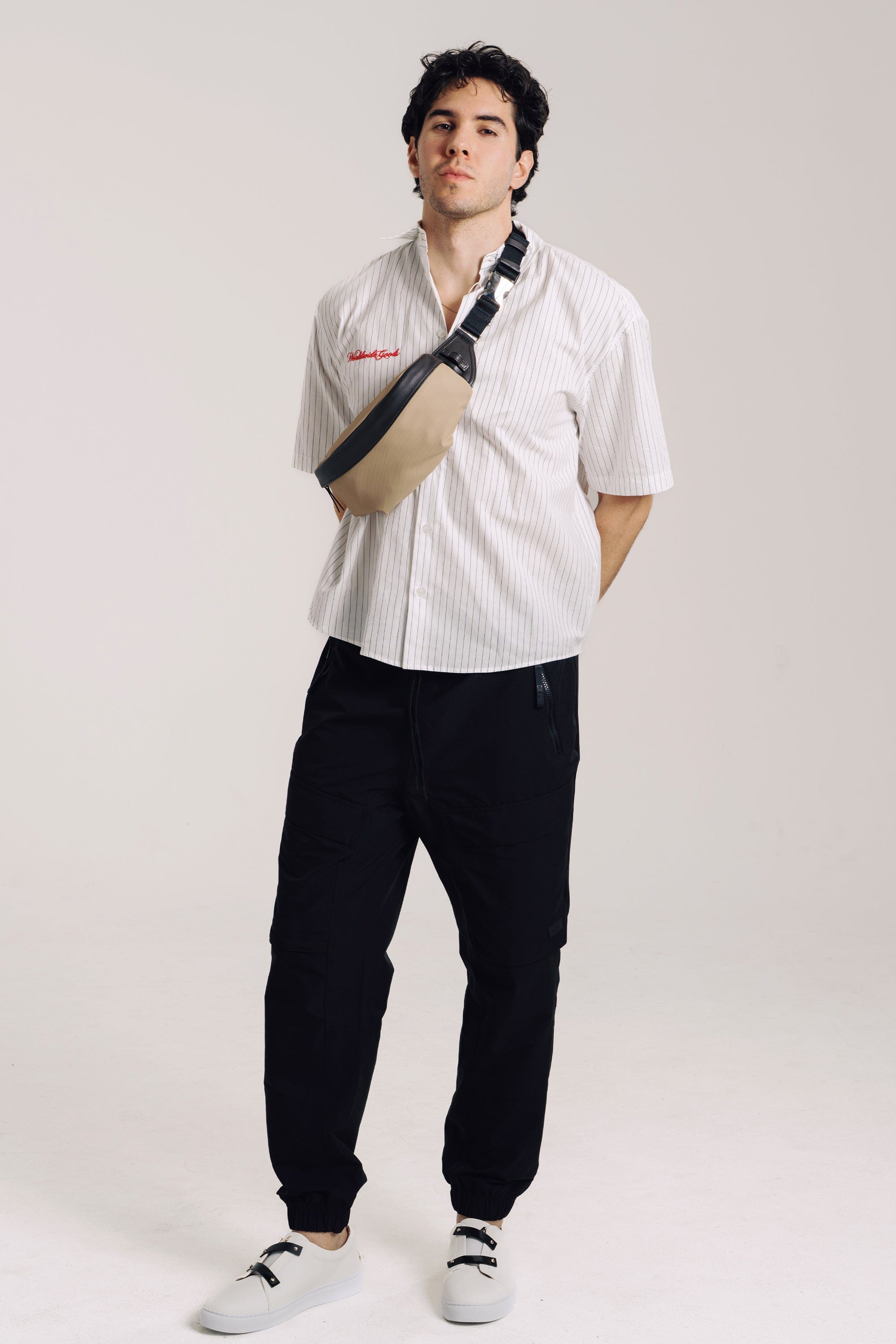 OLEADA NYC Apparel and Accessories > Women > Small Leather Goods > Leather Cardholder Color_Abu Dhabi AnywWear AnySling