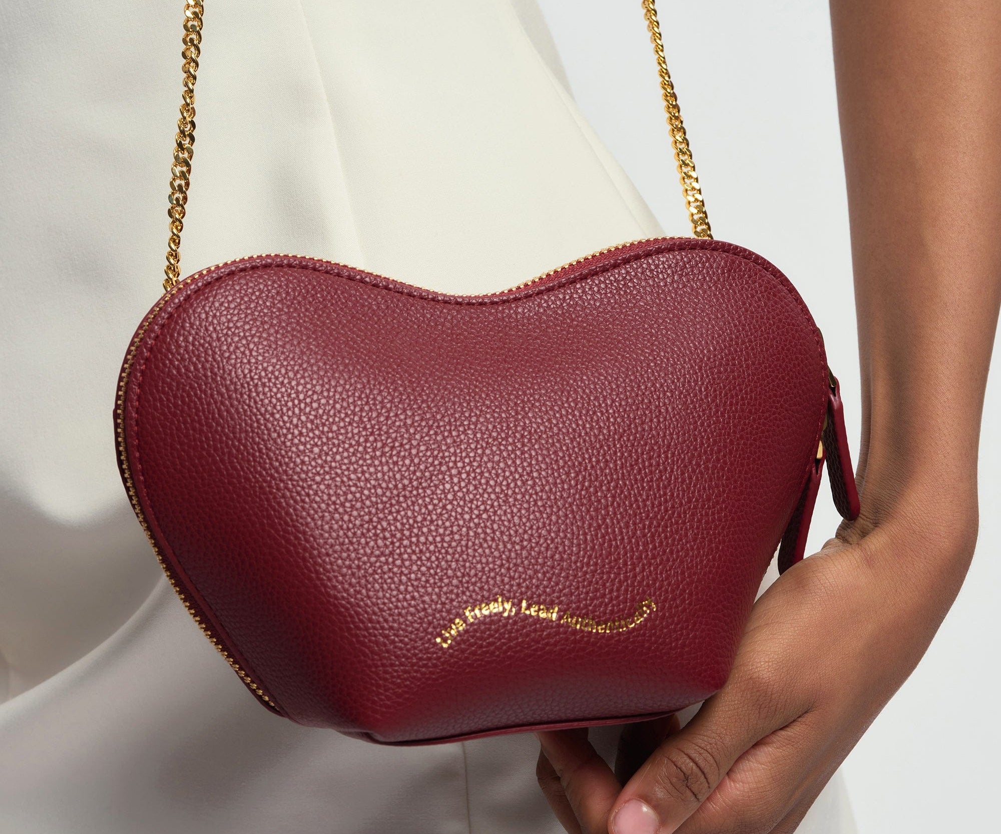 OLEADA NYC Apparel and Accessories > Women > Small Leather Goods > Leather Case Le Coeur Pouch (Regular)