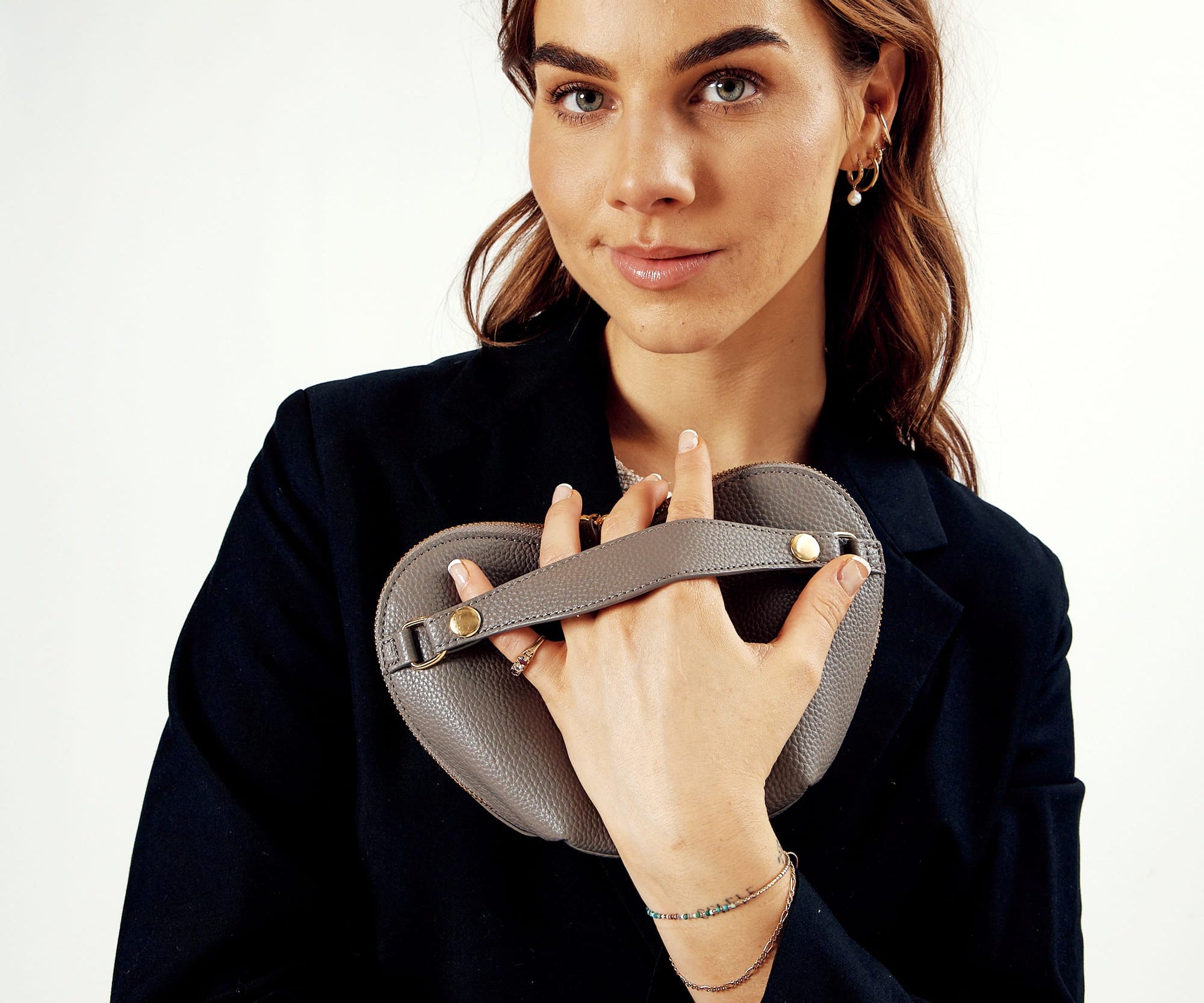 OLEADA NYC Apparel and Accessories > Women > Small Leather Goods > Leather Case Le Coeur Pouch (Regular)