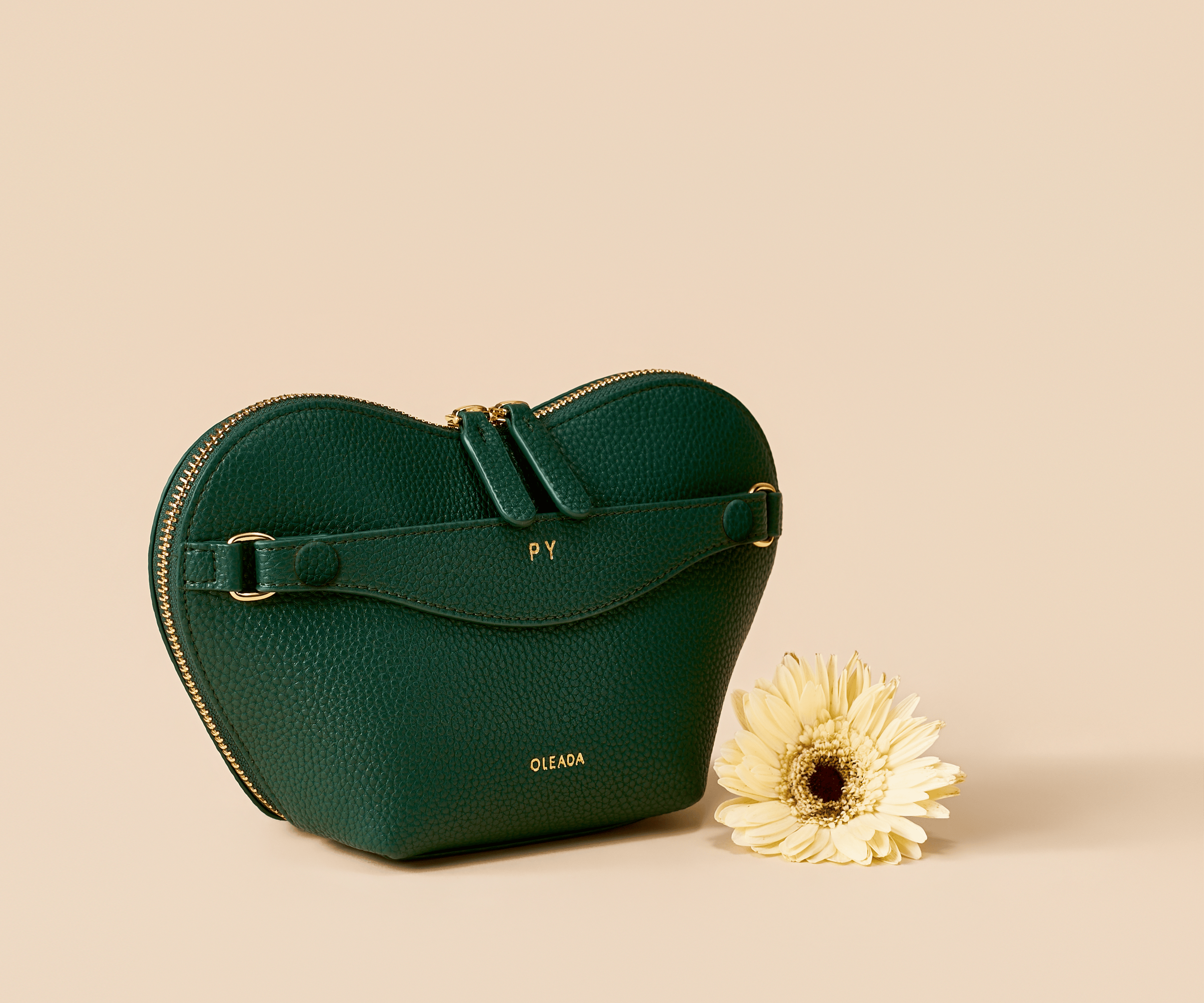 OLEADA NYC Apparel and Accessories > Women > Small Leather Goods > Leather Case Le Coeur Pouch (Regular)