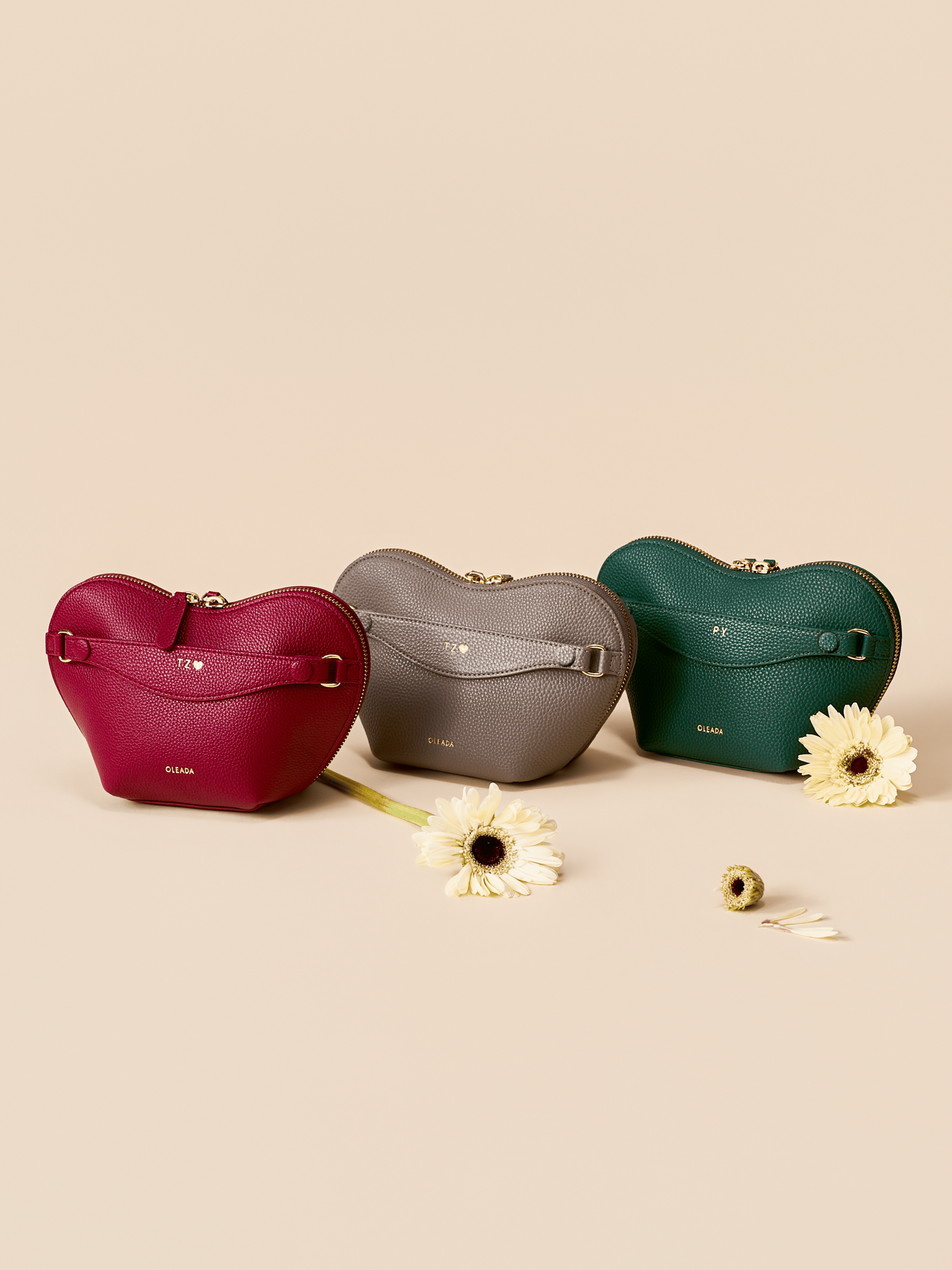 OLEADA NYC Apparel and Accessories > Women > Small Leather Goods > Leather Case Le Coeur Pouch (Regular)