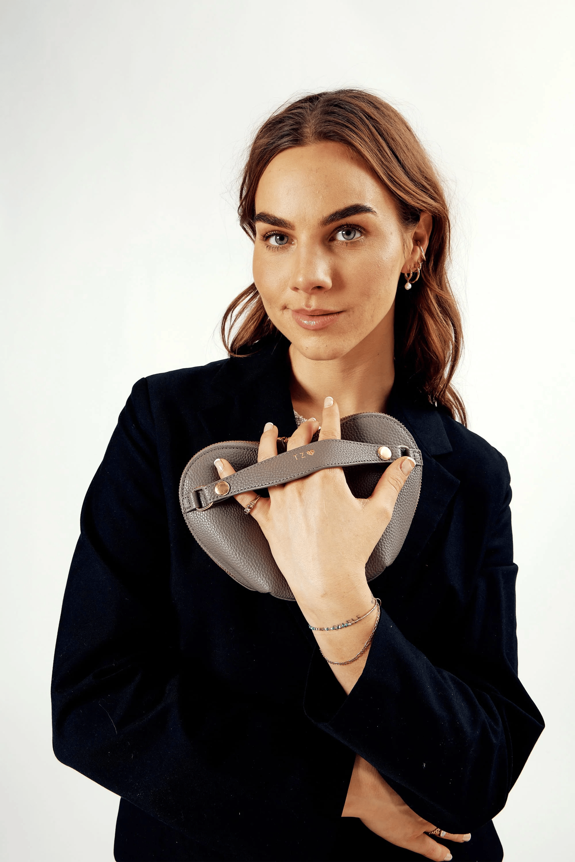 OLEADA NYC Apparel and Accessories > Women > Small Leather Goods > Leather Case Le Coeur Pouch (Regular)