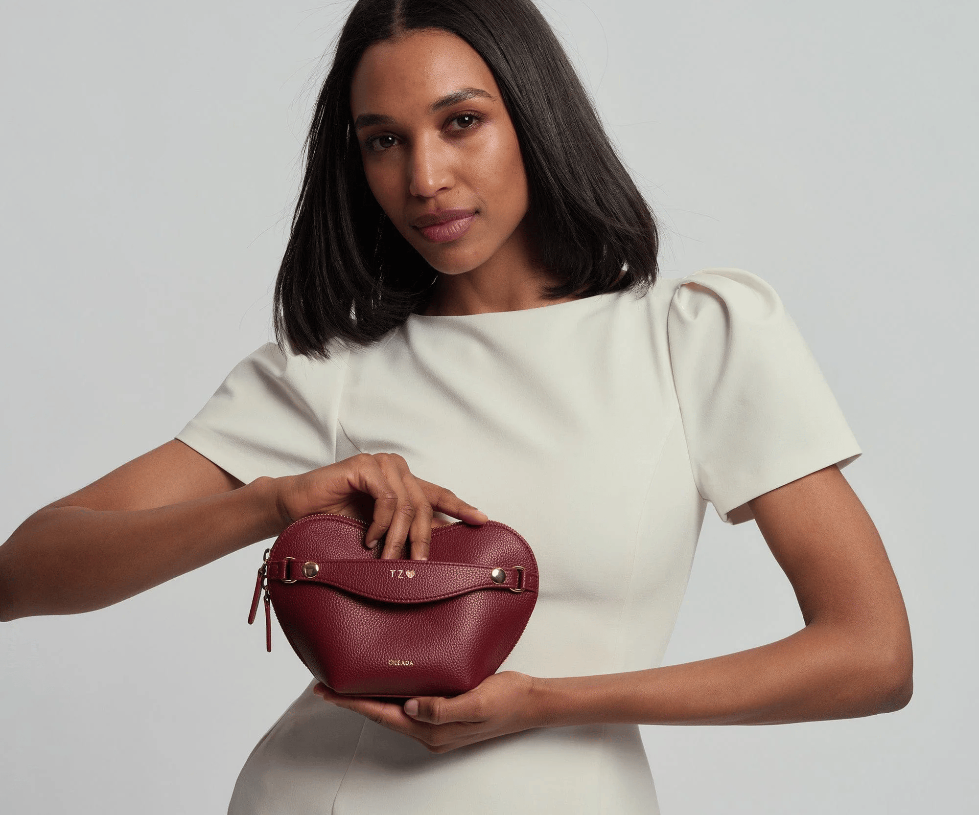 OLEADA NYC Apparel and Accessories > Women > Small Leather Goods > Leather Case Le Coeur Pouch (Regular)
