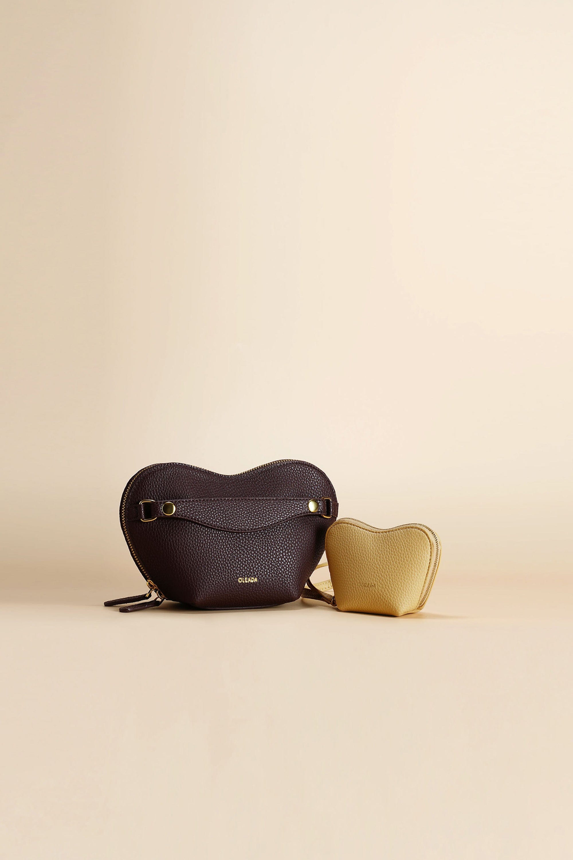 OLEADA NYC Apparel and Accessories > Women > Small Leather Goods > Leather Case Le Cœur Set