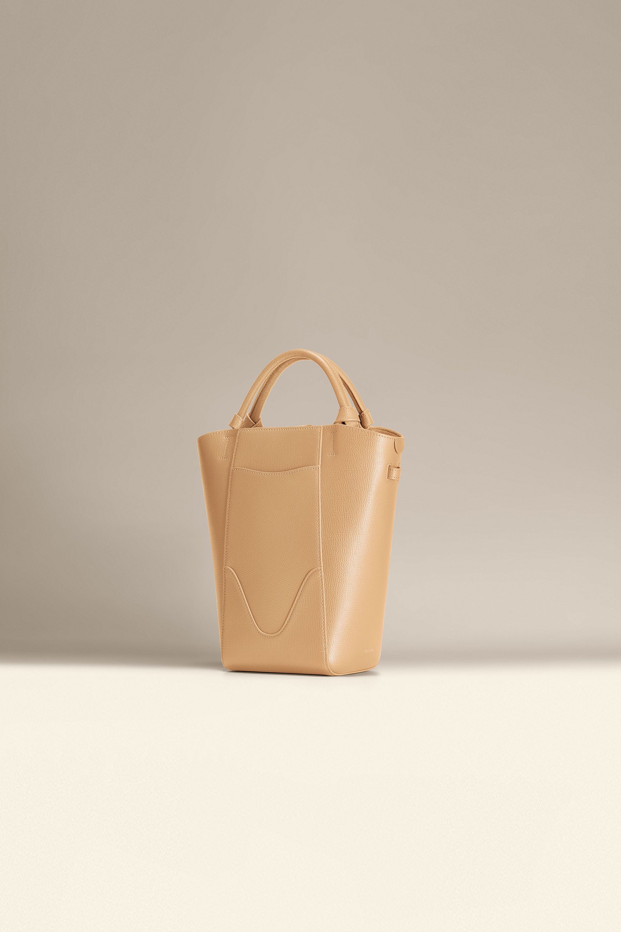 OLEADA NYC Bucket Bag > Leather Tote Bag For Women > Compact Capacity Handbag > Convertible To Shoulder Bag > Tablet-friendly work bag Mini Marina Bucket