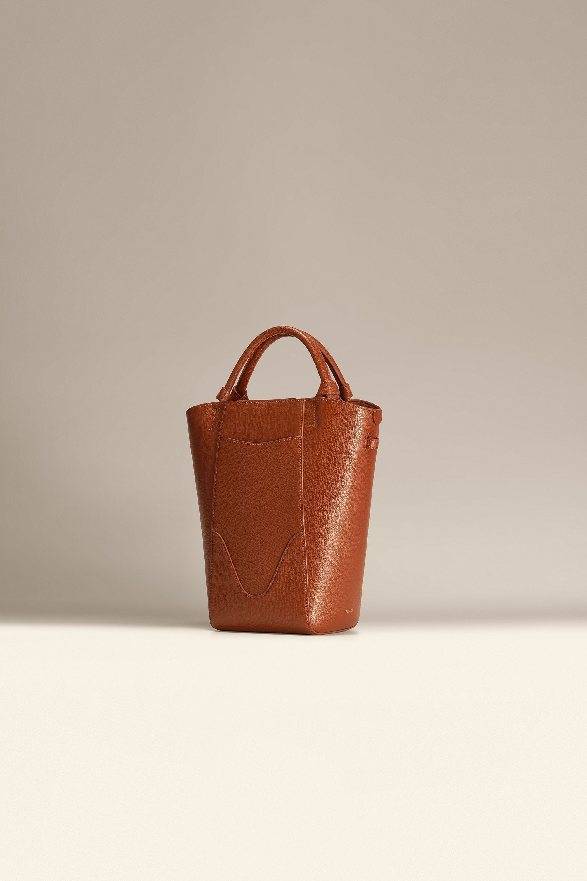 OLEADA NYC Bucket Bag > Leather Tote Bag For Women > Compact Capacity Handbag > Convertible To Shoulder Bag > Tablet-friendly work bag Mini Marina Bucket