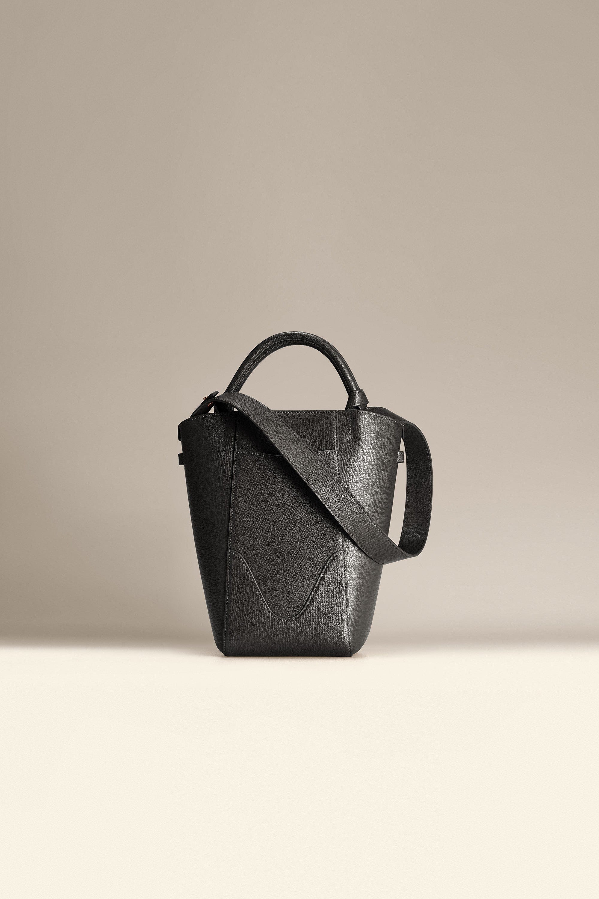 OLEADA NYC Bucket Bag > Leather Tote Bag For Women > Compact Capacity Handbag > Convertible To Shoulder Bag > Tablet-friendly work bag Mini Marina Bucket