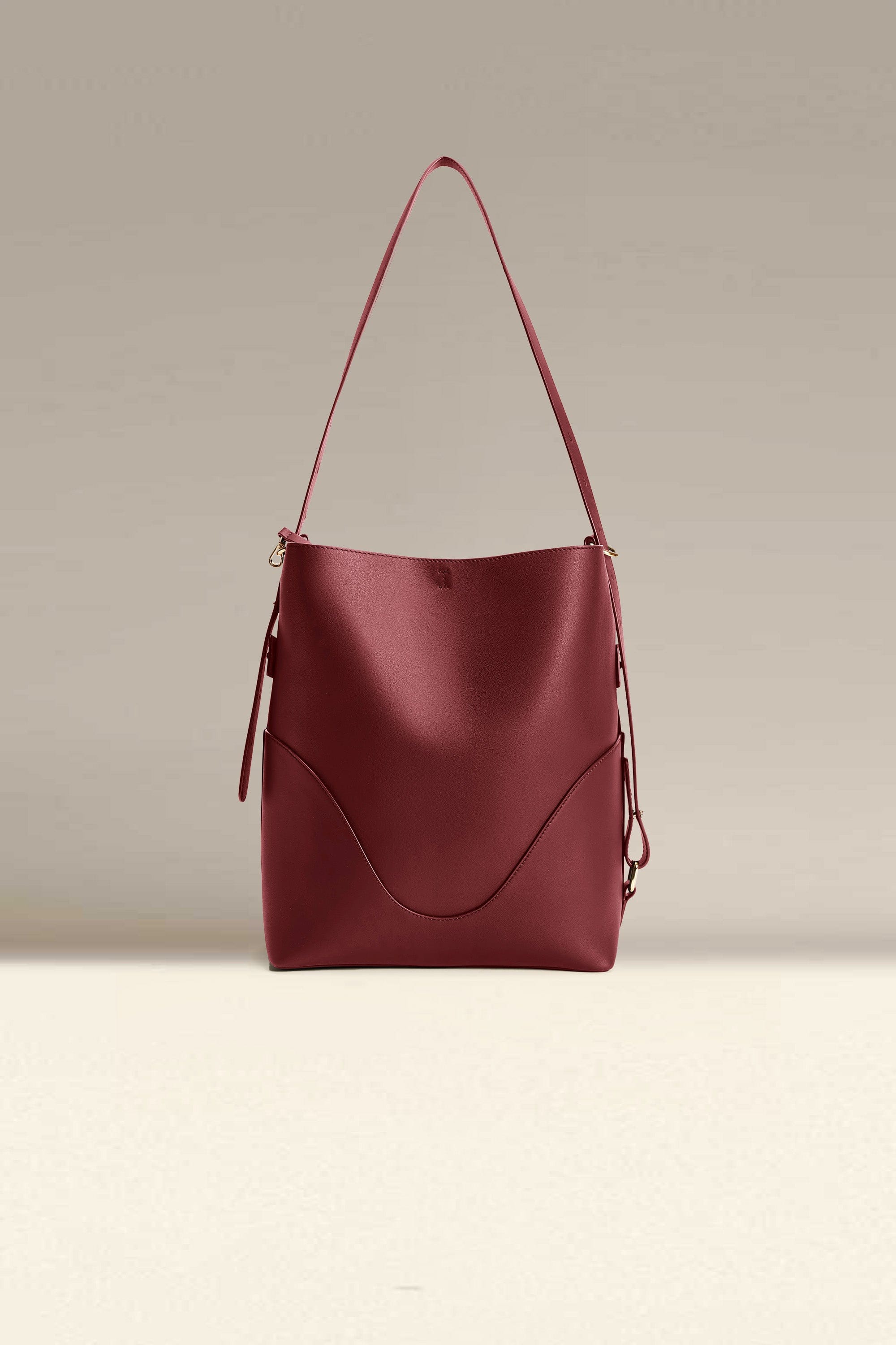 OLEADA NYC Bucket Bag > Leather Tote Bag For Women > Large Capacity Handbag > Convertible To Shoulder Bag > stylish 14 inch laptop bag Color_Scarlet Marina Soft Bucket