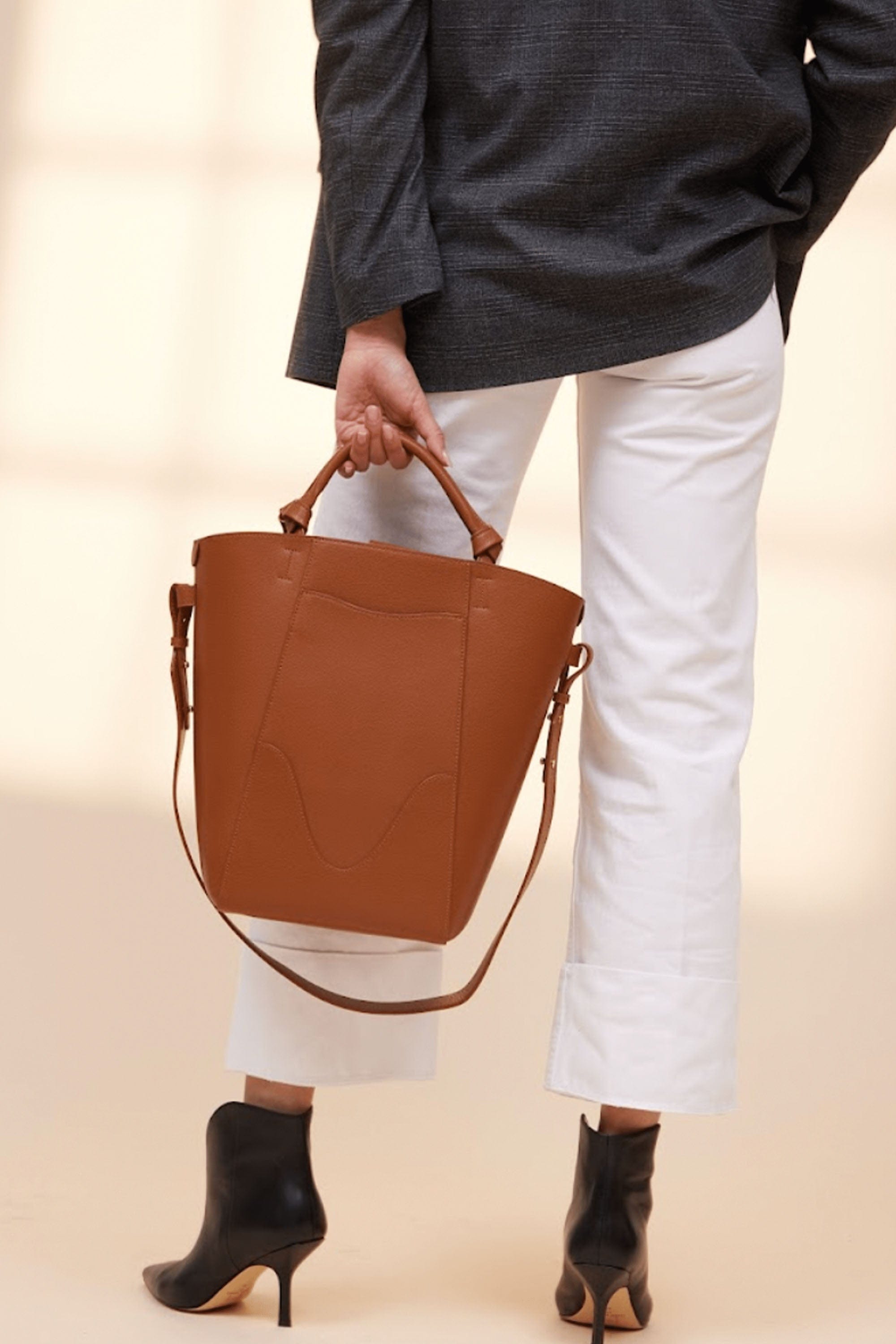 OLEADA NYC Bucket Bag > Leather Tote Bag For Women > Large Capacity Handbag > Convertible To Shoulder Bag > stylish 14 inch laptop bag Marina Bucket