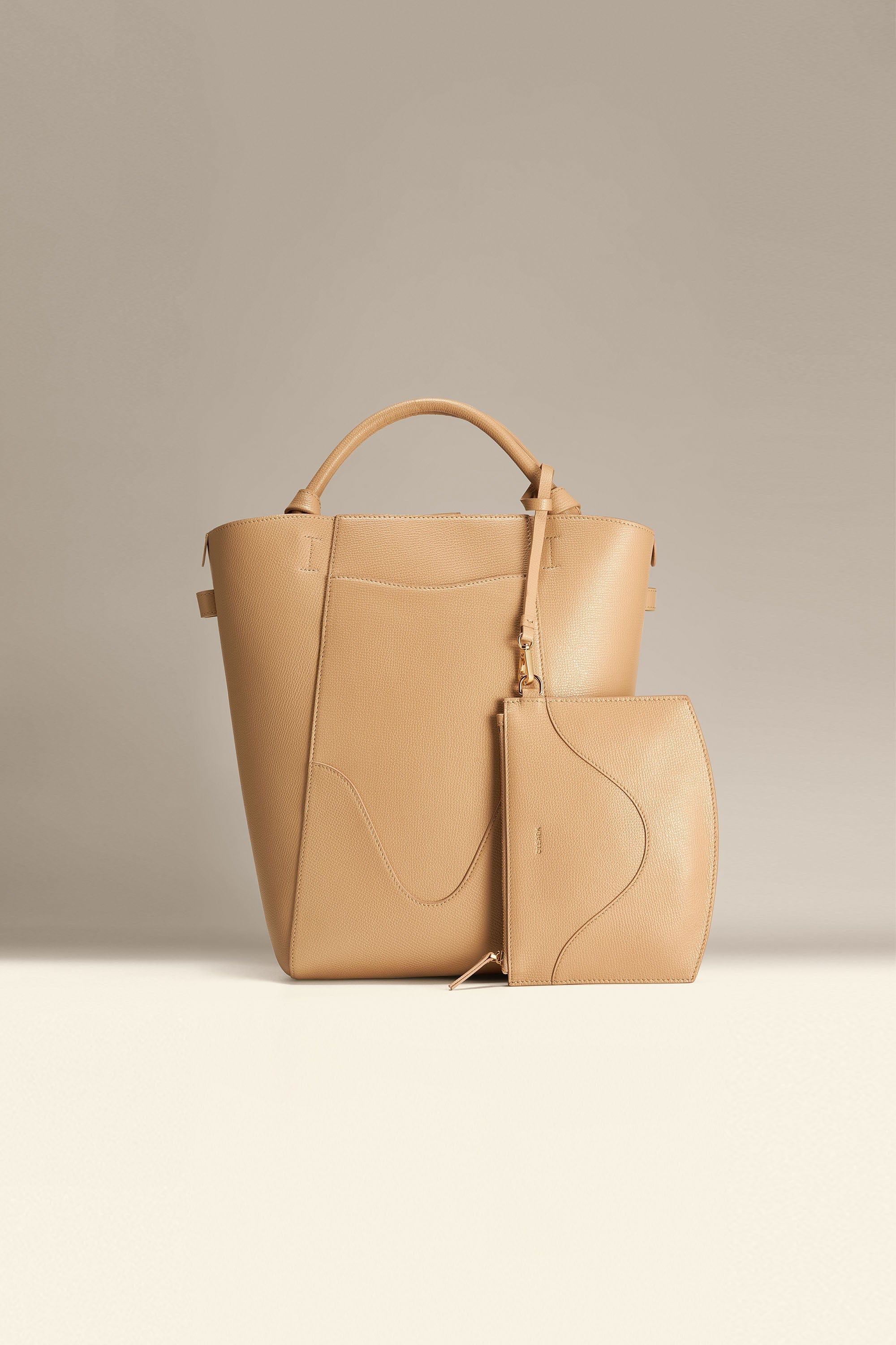 OLEADA NYC Bucket Bag > Leather Tote Bag For Women > Large Capacity Handbag > Convertible To Shoulder Bag > stylish 14 inch laptop bag Marina Bucket