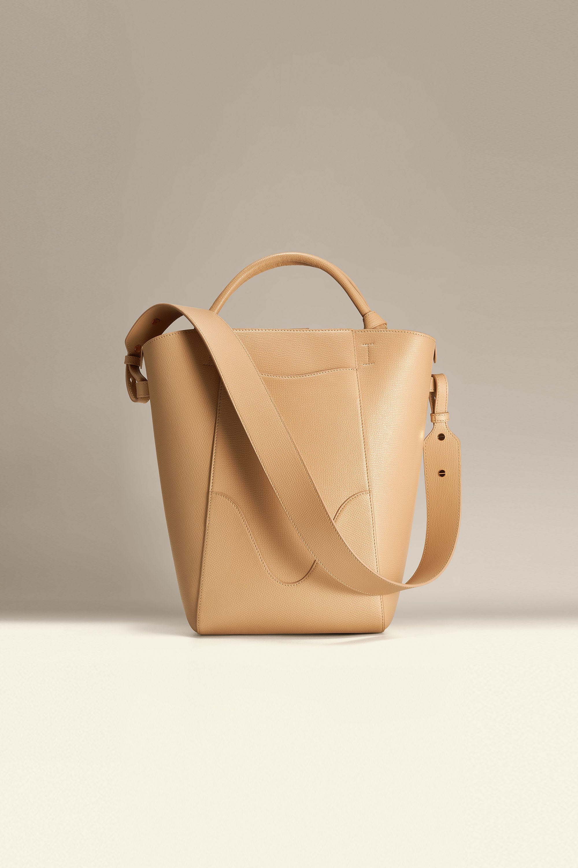 OLEADA NYC Bucket Bag > Leather Tote Bag For Women > Large Capacity Handbag > Convertible To Shoulder Bag > stylish 14 inch laptop bag Marina Bucket