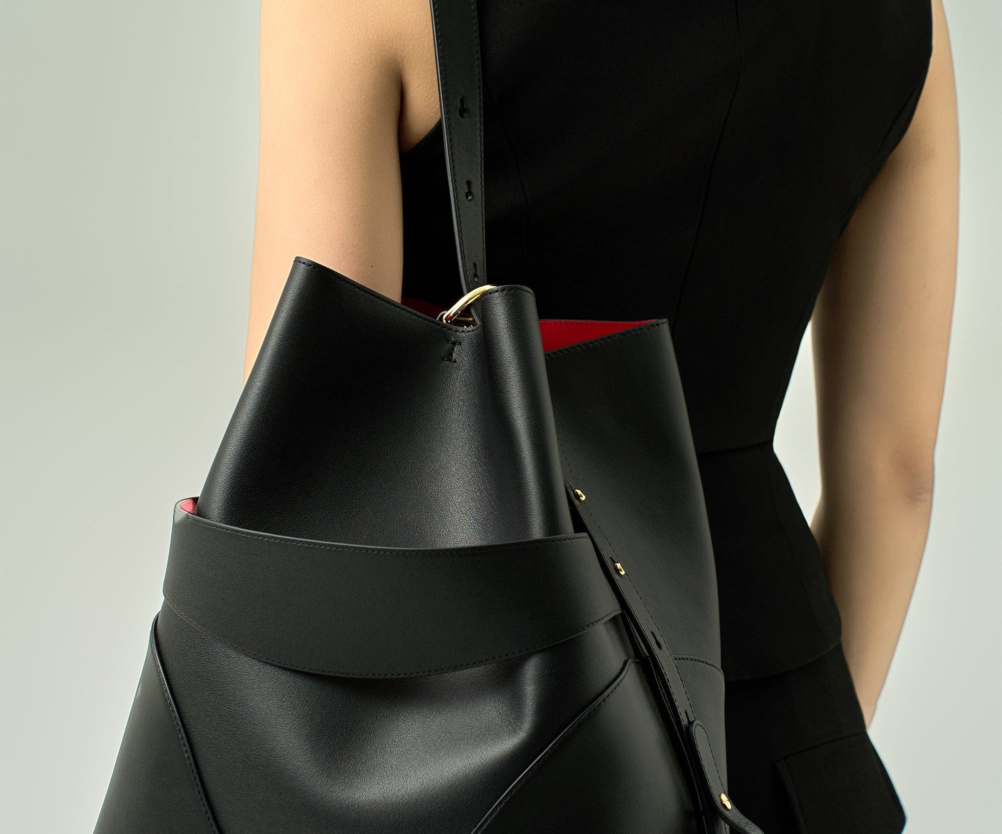 OLEADA NYC Bucket Bag > Leather Tote Bag For Women > Large Capacity Handbag > Convertible To Shoulder Bag > stylish 14 inch laptop bag Marina Soft Bucket