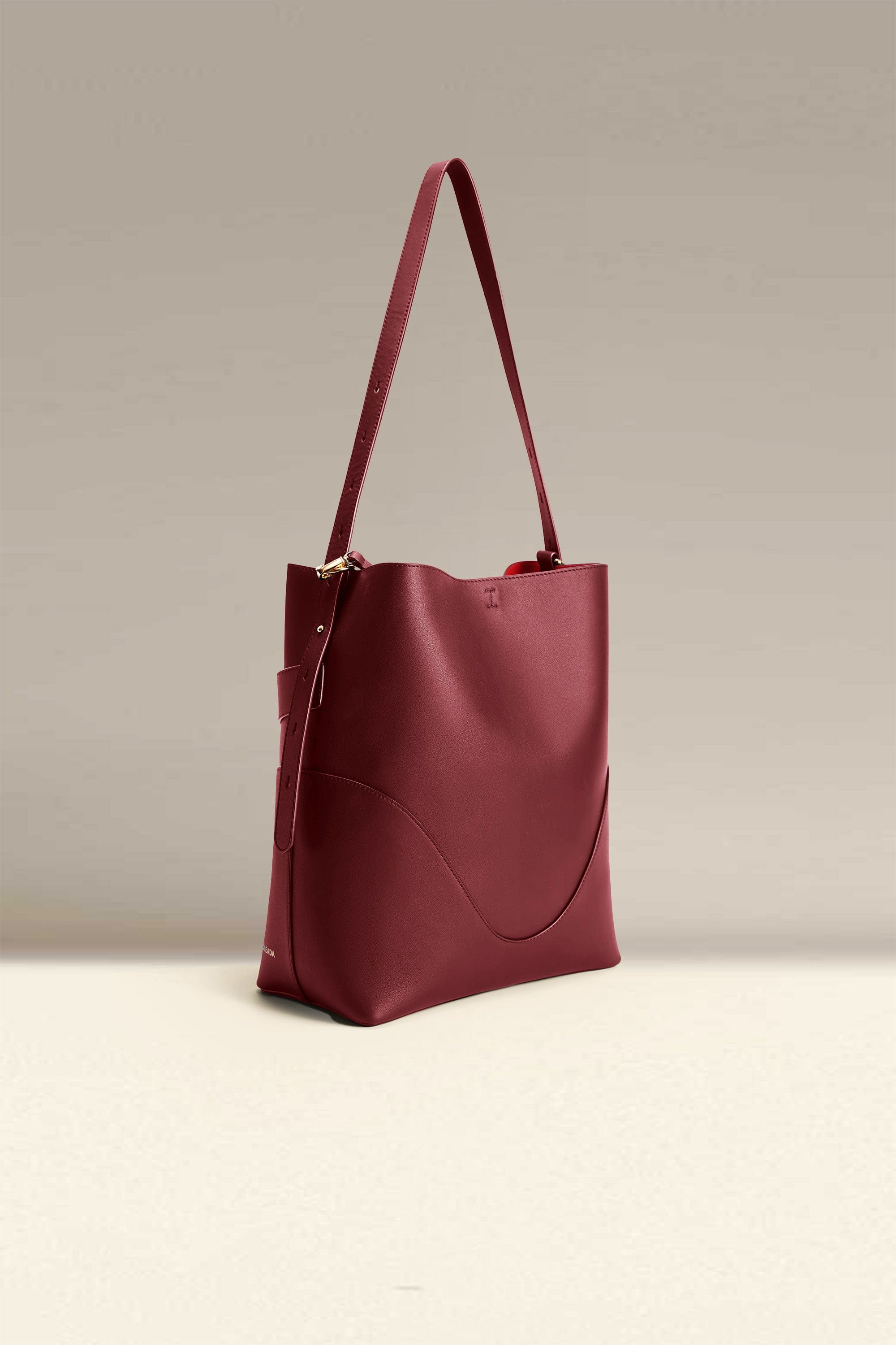 OLEADA NYC Bucket Bag > Leather Tote Bag For Women > Large Capacity Handbag > Convertible To Shoulder Bag > stylish 14 inch laptop bag Marina Soft Bucket