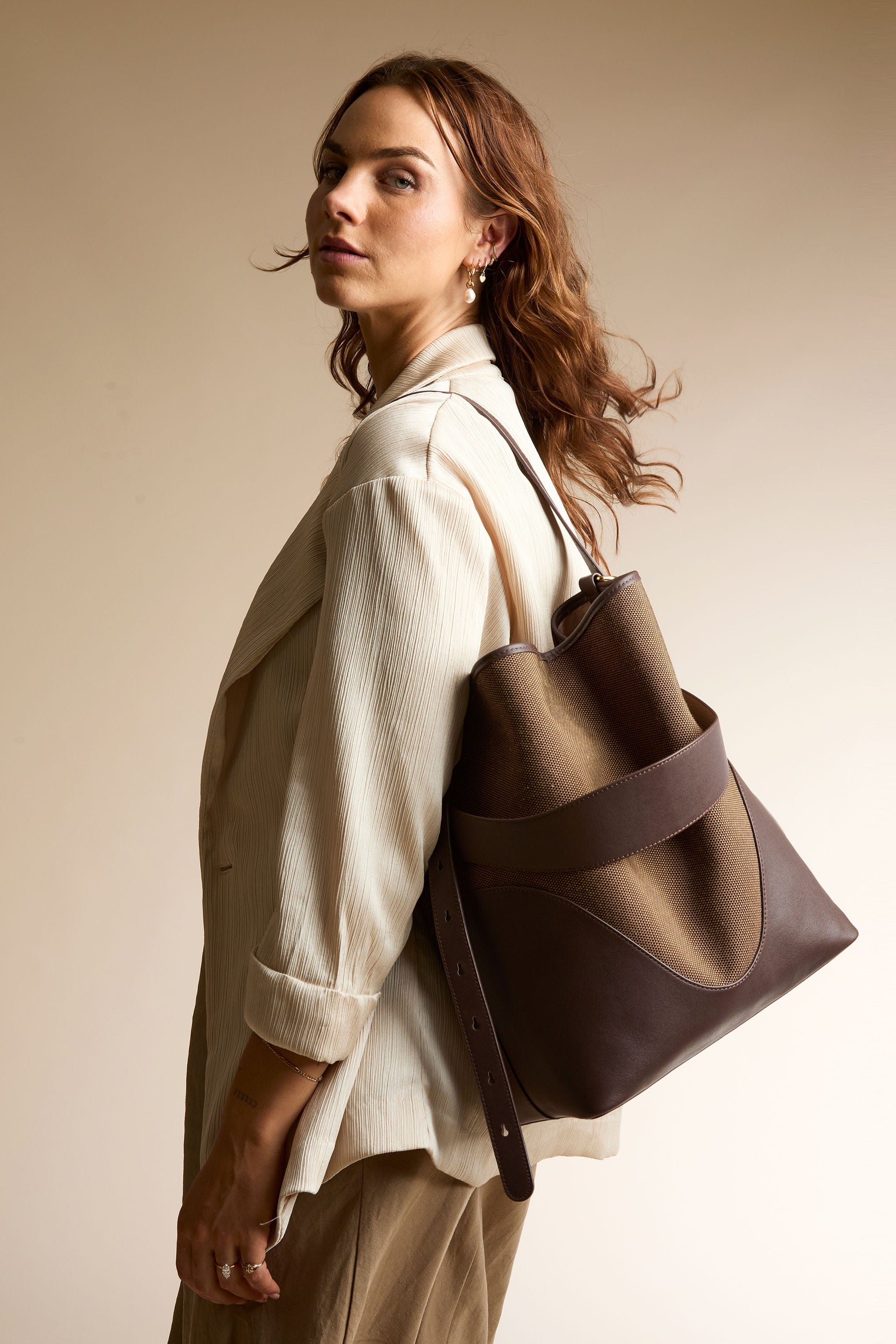 Shop Marina Soft Bucket OLEADA: Leather Soft Bucket Work Bag for
