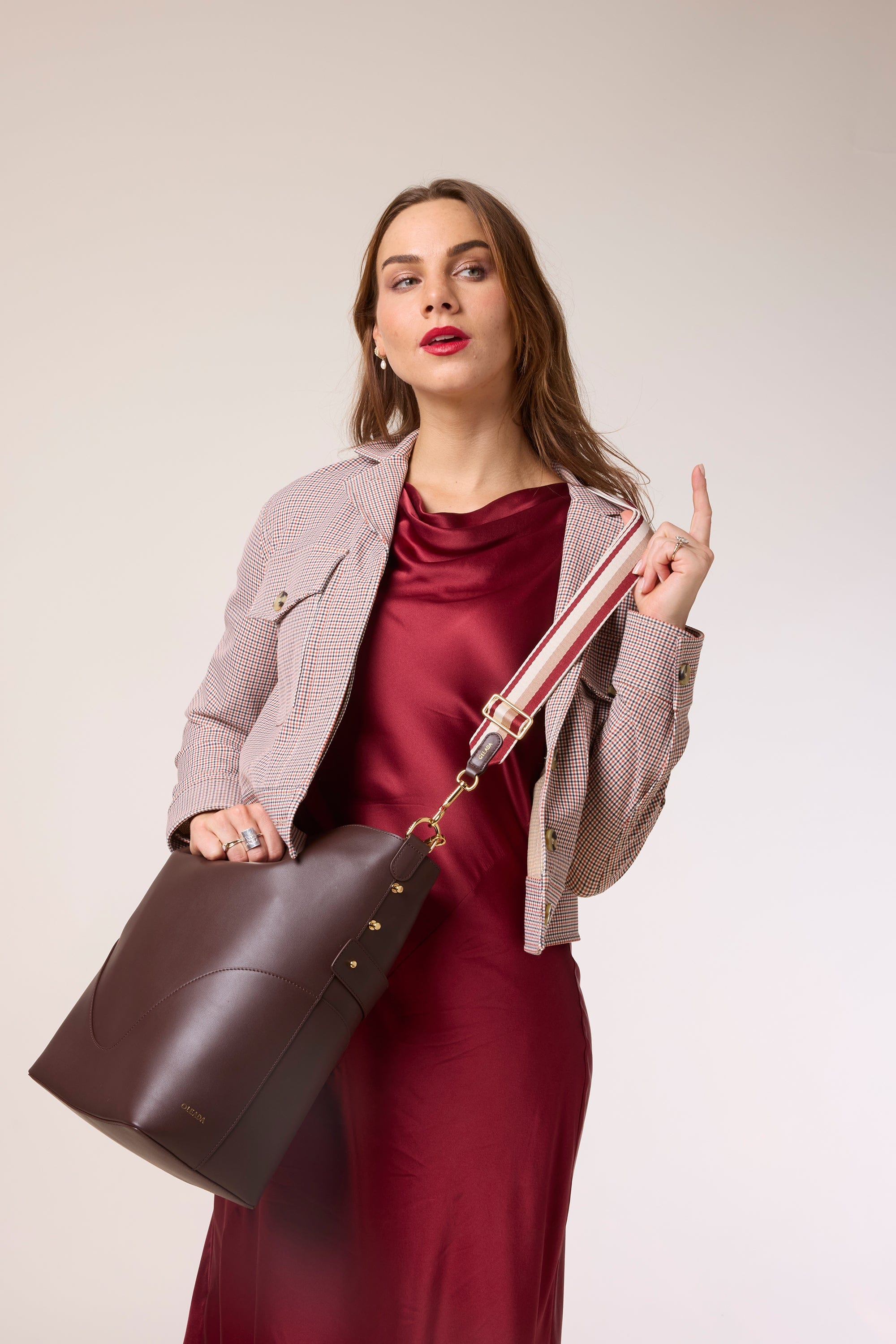 OLEADA NYC Bucket Bag > Leather Tote Bag For Women > Large Capacity Handbag > Convertible To Shoulder Bag > stylish 14 inch laptop bag Marina Soft Bucket