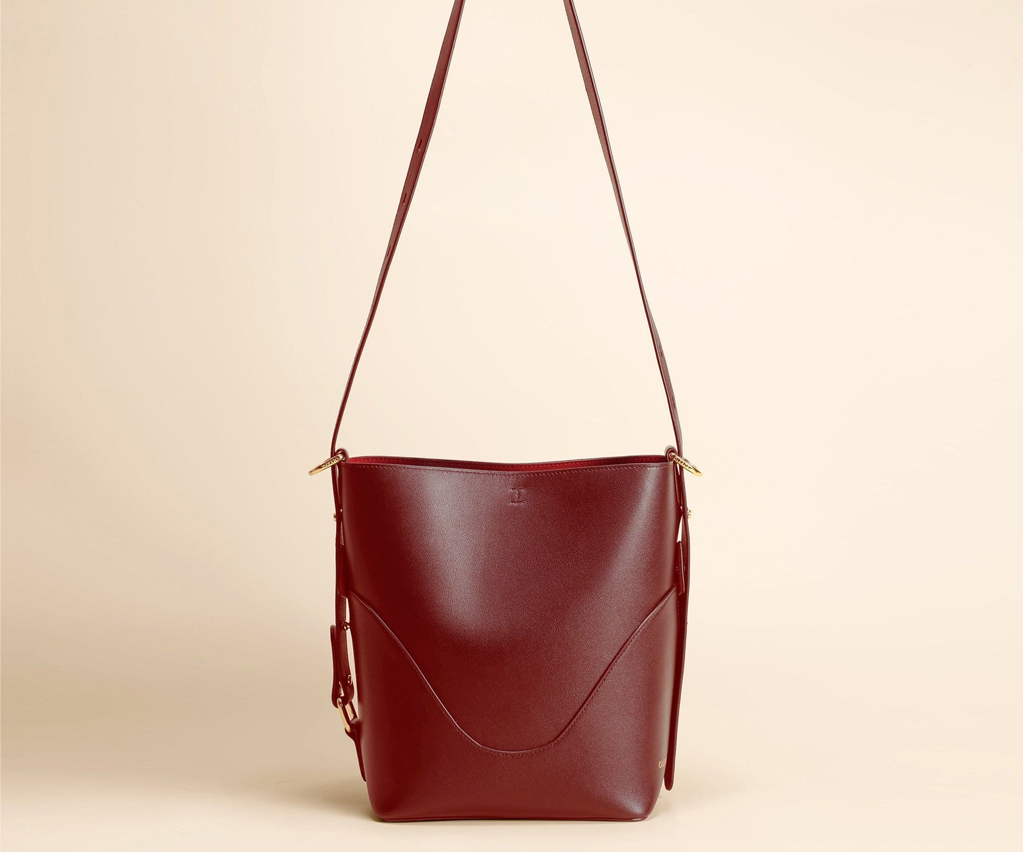 OLEADA NYC Bucket Bag > Leather Tote Bag For Women > Mini Handbag > Convertible To Shoulder Bag > Fits iPad Mini> Color_Scarlet Mini Marina Soft Bucket