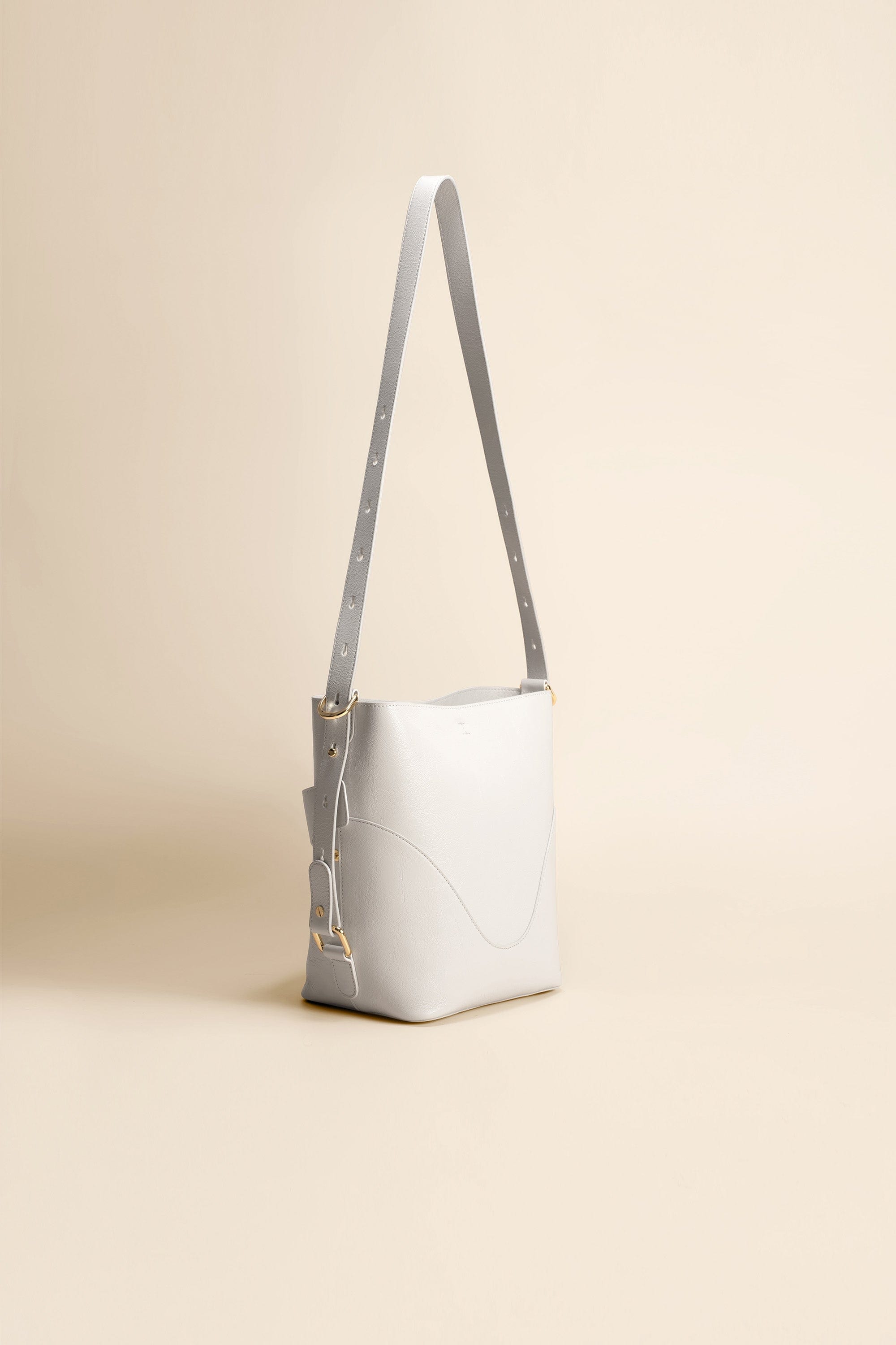 OLEADA NYC Bucket Bag > Leather Tote Bag For Women > Mini Handbag > Convertible To Shoulder Bag > Fits iPad Mini> Mini Marina Soft Bucket