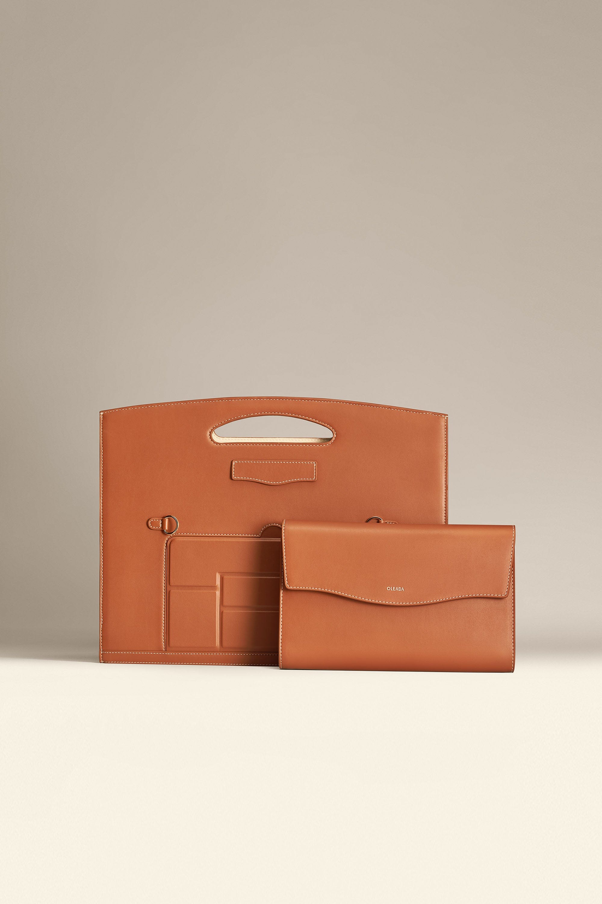 OLEADA NYC Women Work Leather Bag > Business Laptop Sleeve > 14 Inch Laptop Bag > Portable Laptop Briefcase > MacBook Pro Sleeve Color_Oat Captain Sleeve Suite