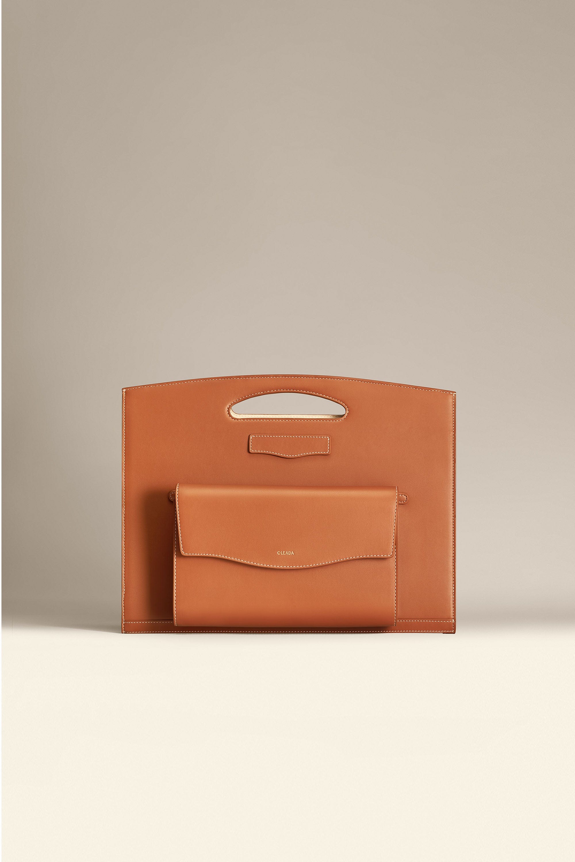 OLEADA NYC Women Work Leather Bag > Business Laptop Sleeve > 14 Inch Laptop Bag > Portable Laptop Briefcase > MacBook Pro Sleeve Color_Oat Captain Sleeve Suite