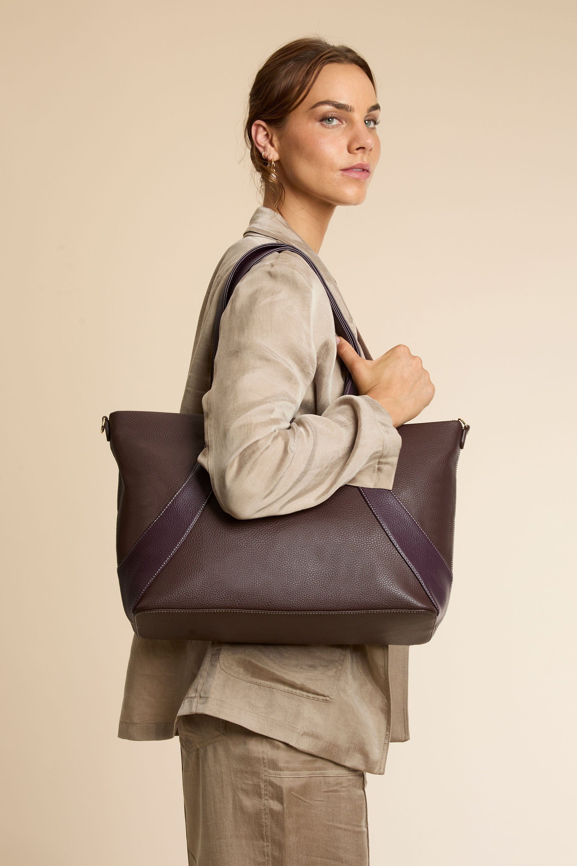 OLEADA NYC Work Tote Bag > Leather Work Tote For Women > Large Capacity Bag > 16 Inch Laptop Bag > Convertible To Shoulder Bag Anchor Tote
