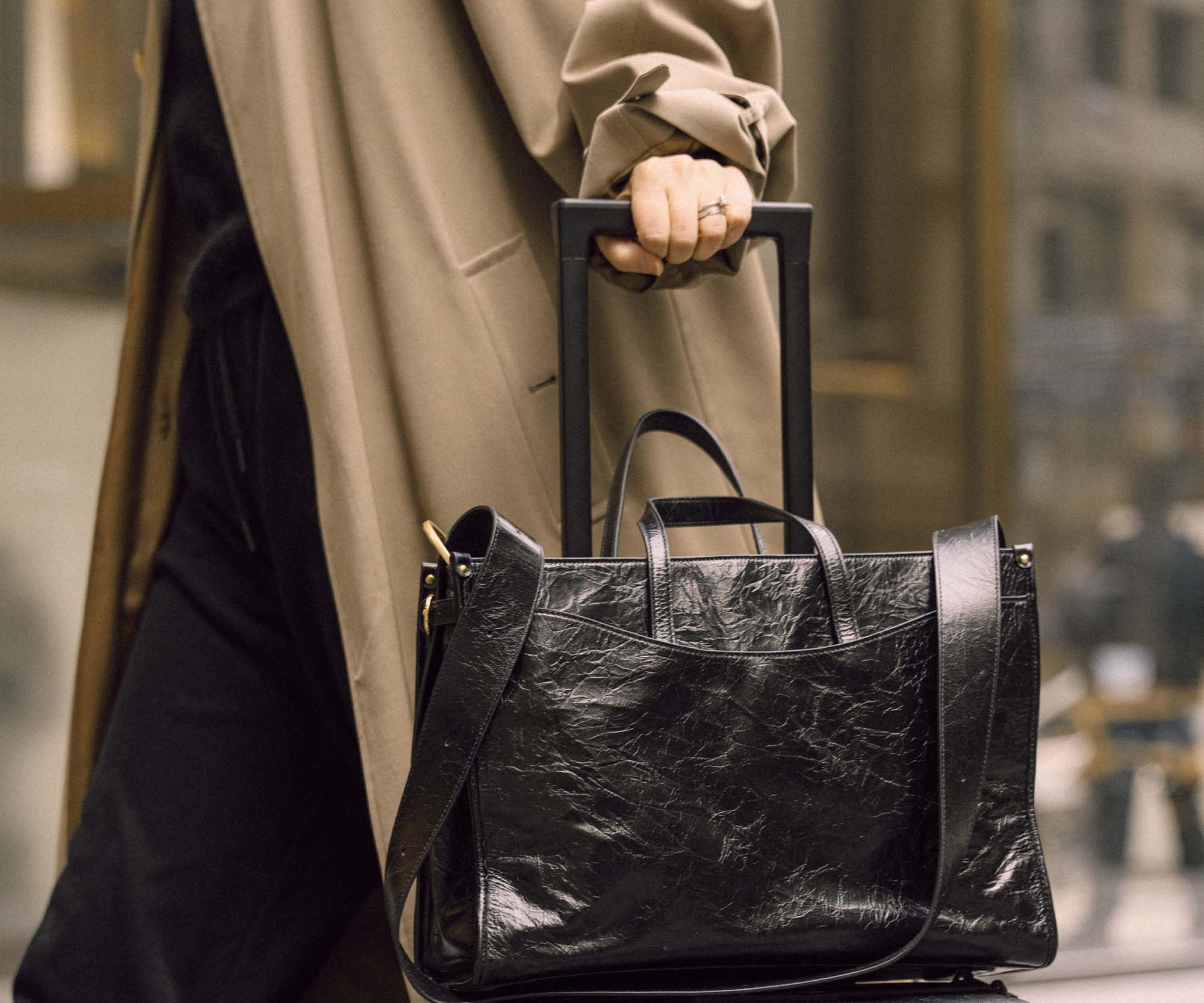 OLEADA NYC Work Tote Bag > Leather Work Tote For Women > Large Capacity Bag > 16 Inch Laptop Bag > Convertible To Shoulder Bag Reverie Tote